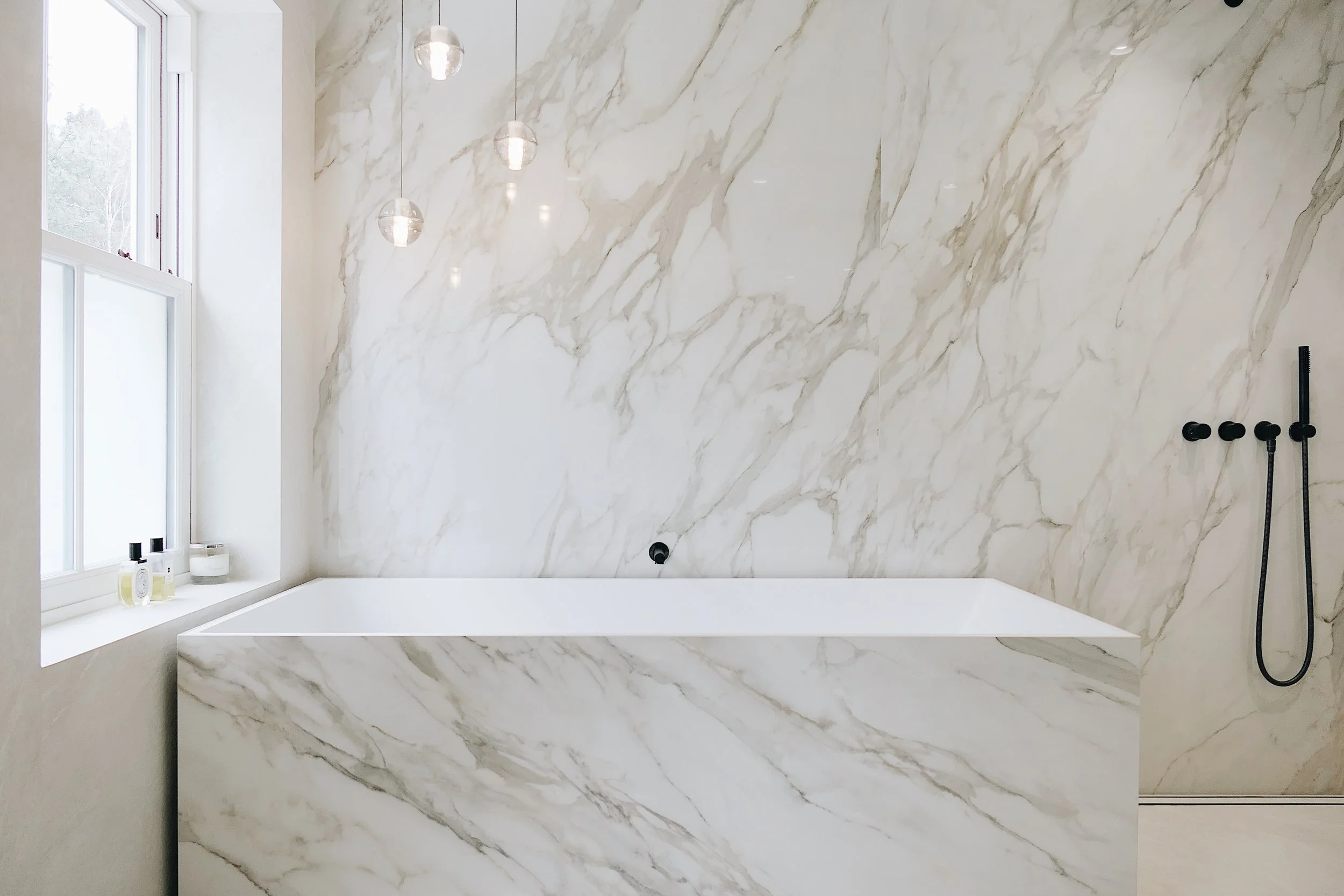 Luxury contemporary porcelain bathtub designed by Abitalia South Coast in Canford Cliffs.