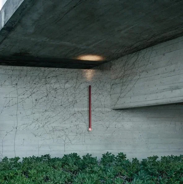 Sleek metal construction and soft light distribution by Flauta Spiga 2.