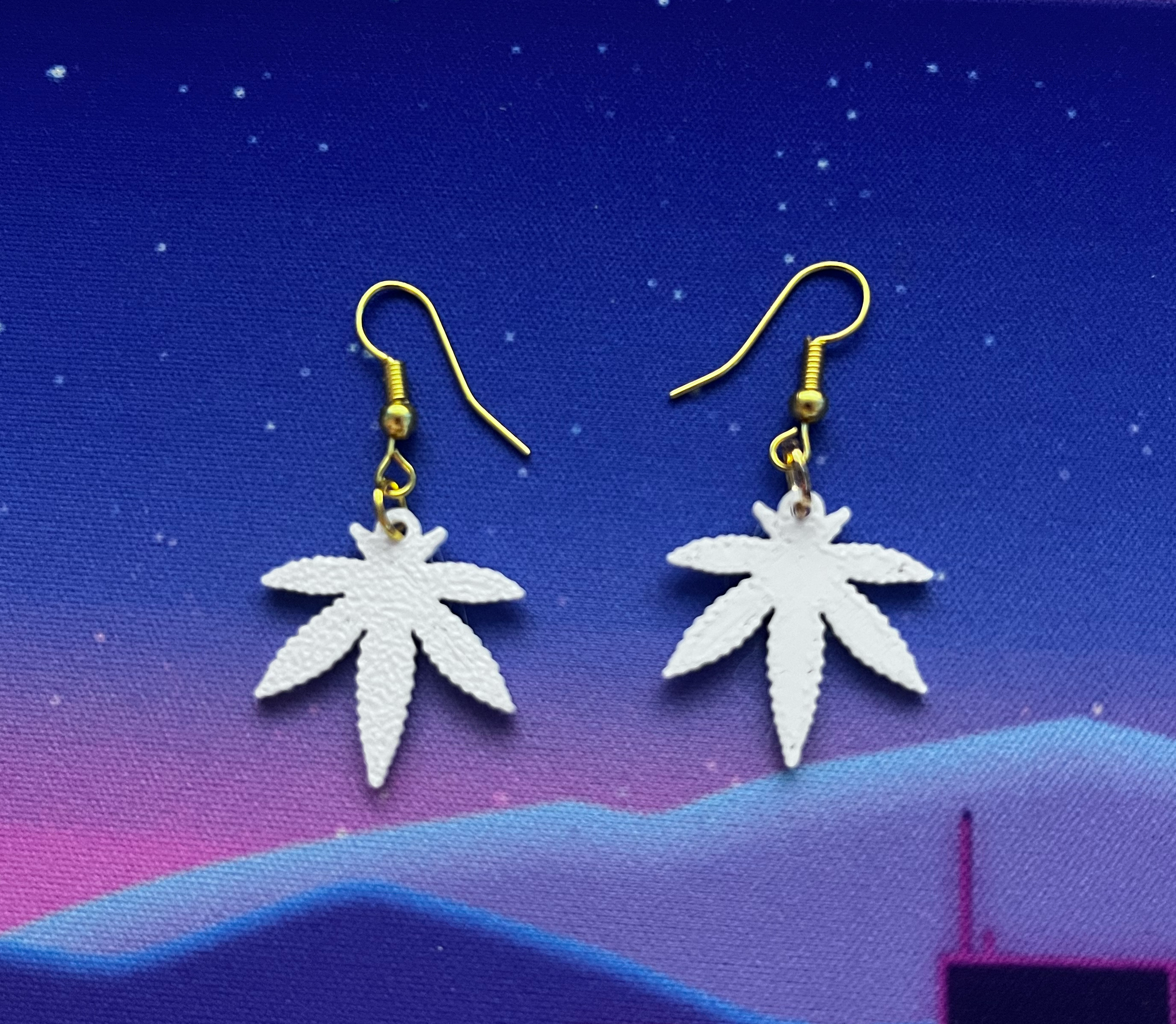 SMALL WHT HEMP LEAF GOLD EARRINGS.png