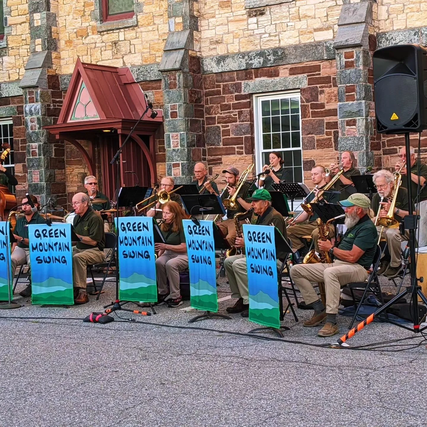 Friends! Our final #BrownBagLunchConcert is Weds @ noon. Weather's looking fine, and the Green Mountain Swing Band is tuning up. BYO lunch, coffee, dancing shoes. Christ Church courtyard. Don't miss it!
@montpelieralive @hungermountaincoop
#MontP❤️ 

