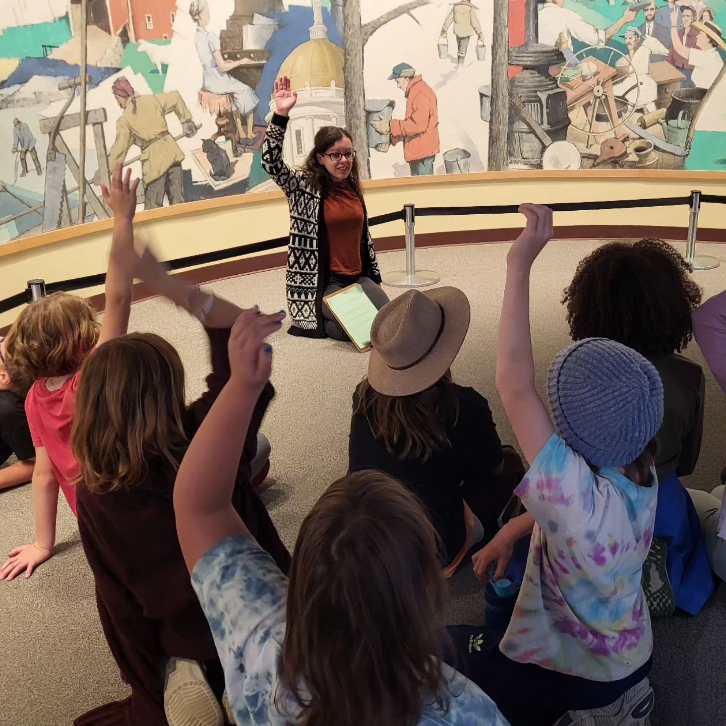 Raise your hand if you wanna learn to jam with friends! Our fun, all ages, 6-week Group Uke Class starts Tues! Reg link in bio. 

#CommunityMusicSchool 
#UkeLife
#LocalMusic 
#MusicIsLife 
#MontP❤️