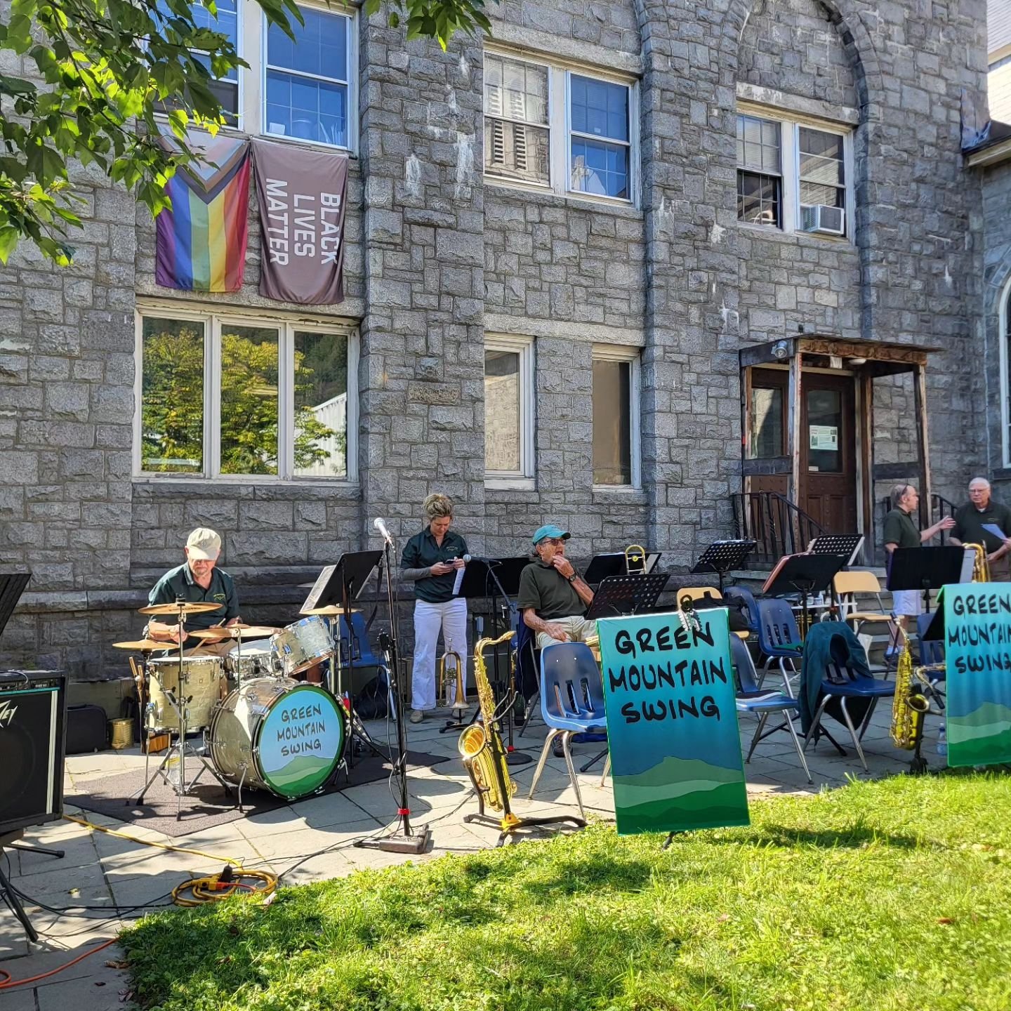 And last but not least, Green Mtn Swing Band. We've had a blast bringing the #BrownBagLunchConcert series to you, MontP! Come down to Christ Church at noon today and get your September swing on! Yhanks to @montpelieralive

@hungermountaincoop
#MontP❤