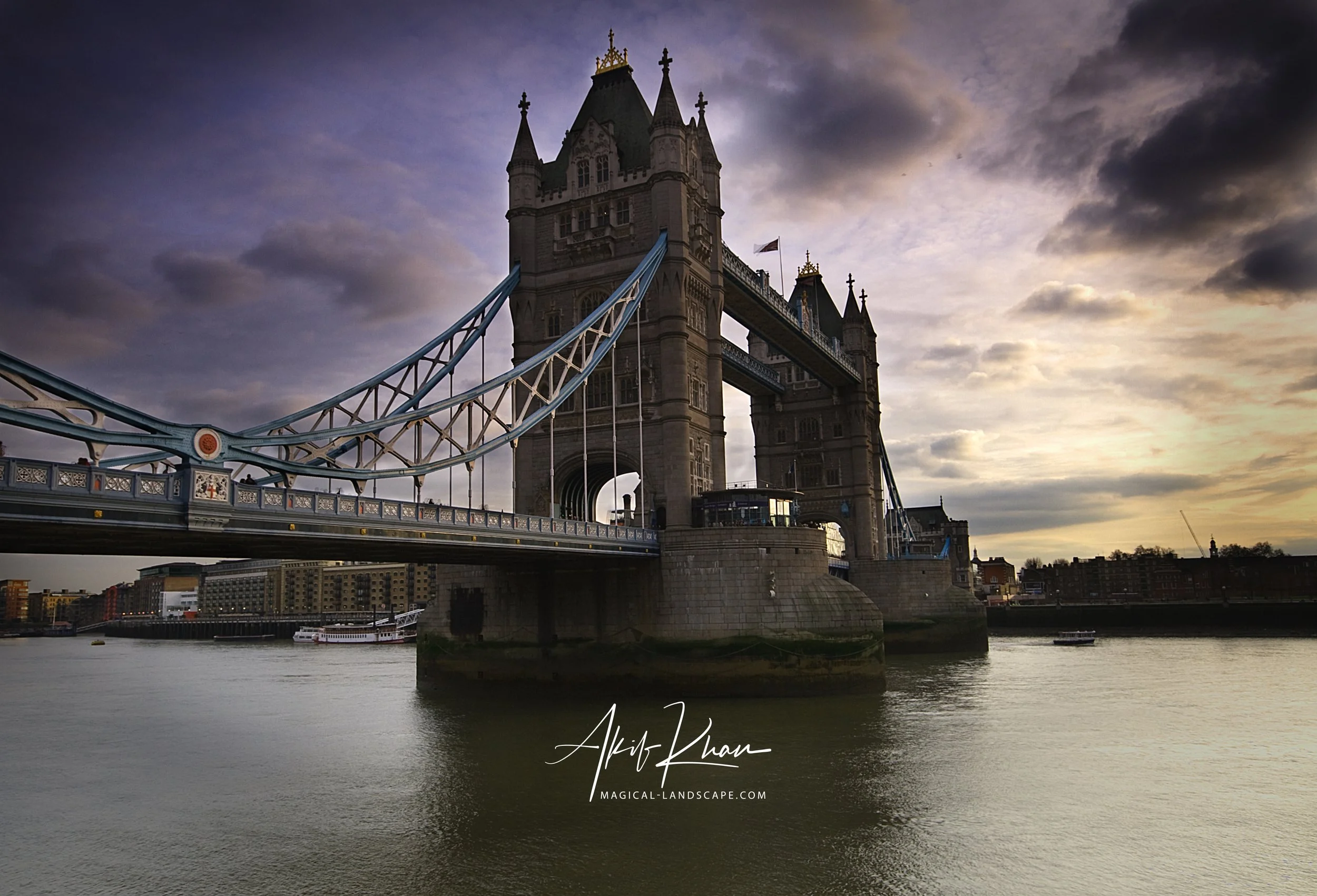 tower bridge hdr.jpg