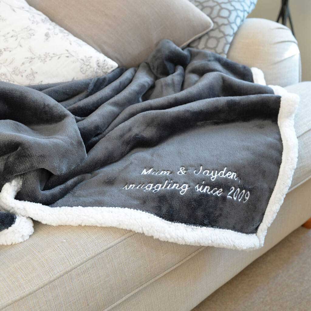 gifts-for-the-loved-women-in-your-life-sister-wife-mum-friend-luxurious-faux-fur-blanket-in-grey-brown-pink-black-navvy-dark-blue-green-red-yellow.jpg