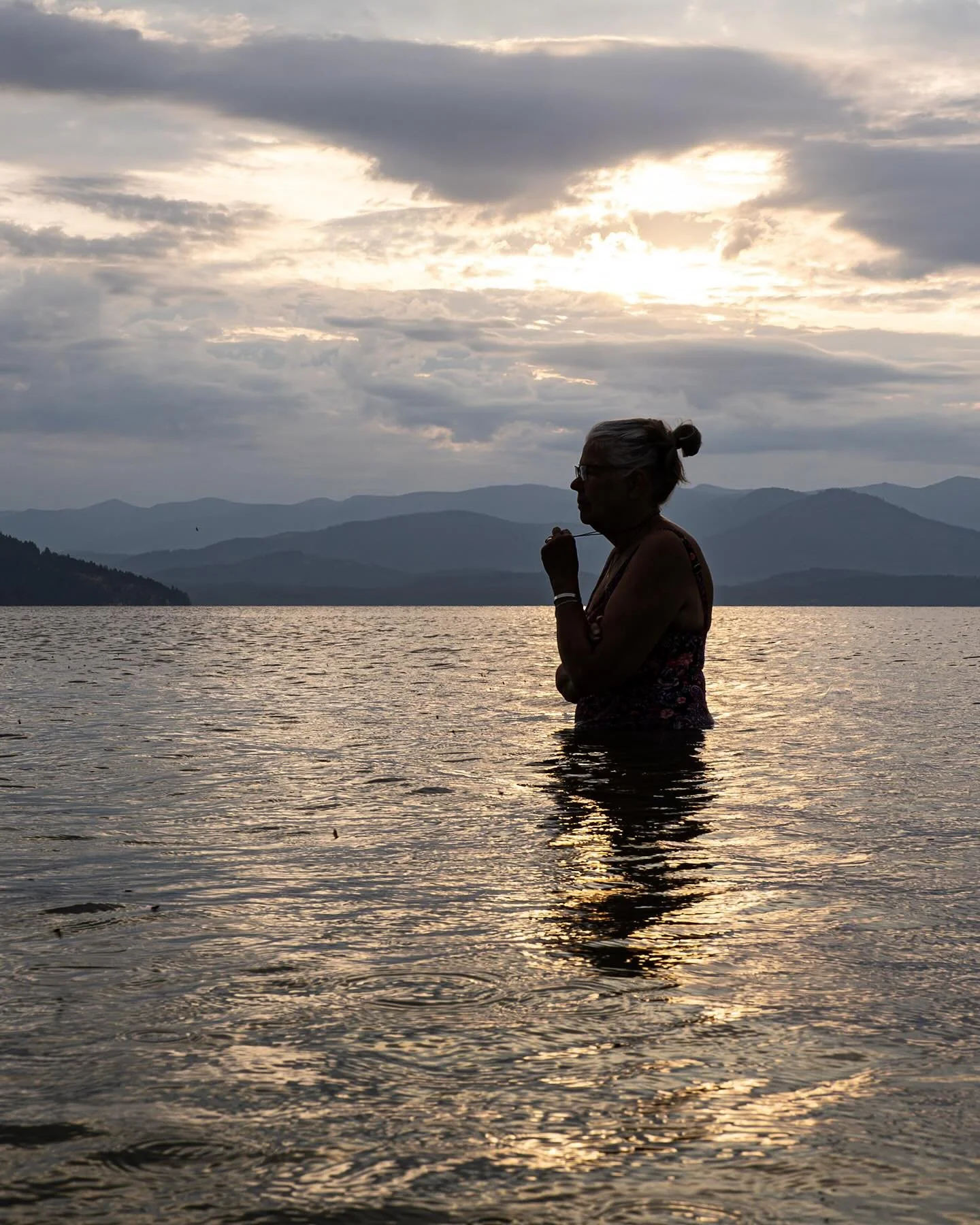 A little Sandpoint Siren love to my girls! Miss you all!!!
*
*
*
#sandpointidaho #lakependoreilleidaho❤️ #sunriseswim @suemanganphotography