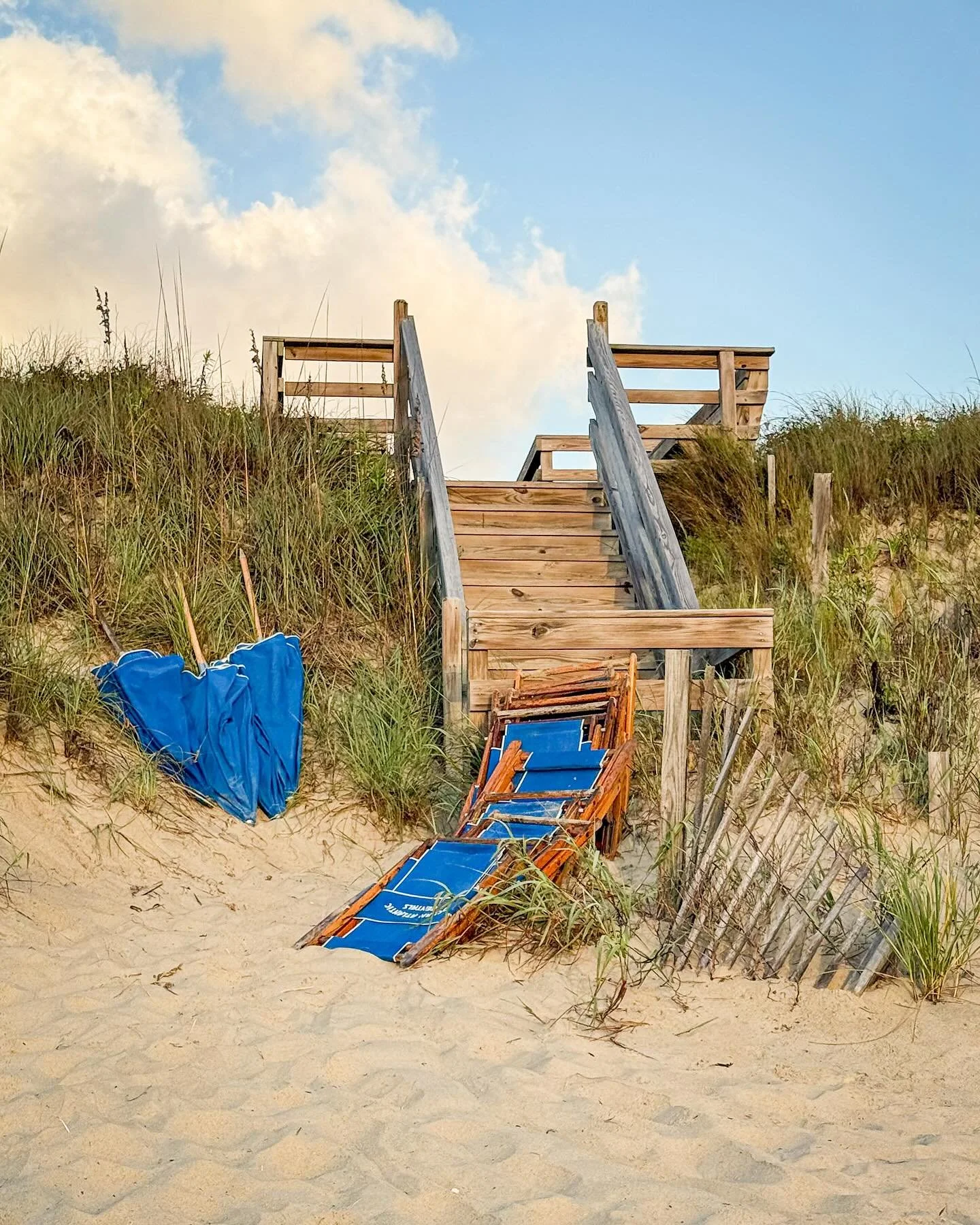 Not a beach day&hellip;
*
*
*
#obx #hurricaneerin @suemanganphotography