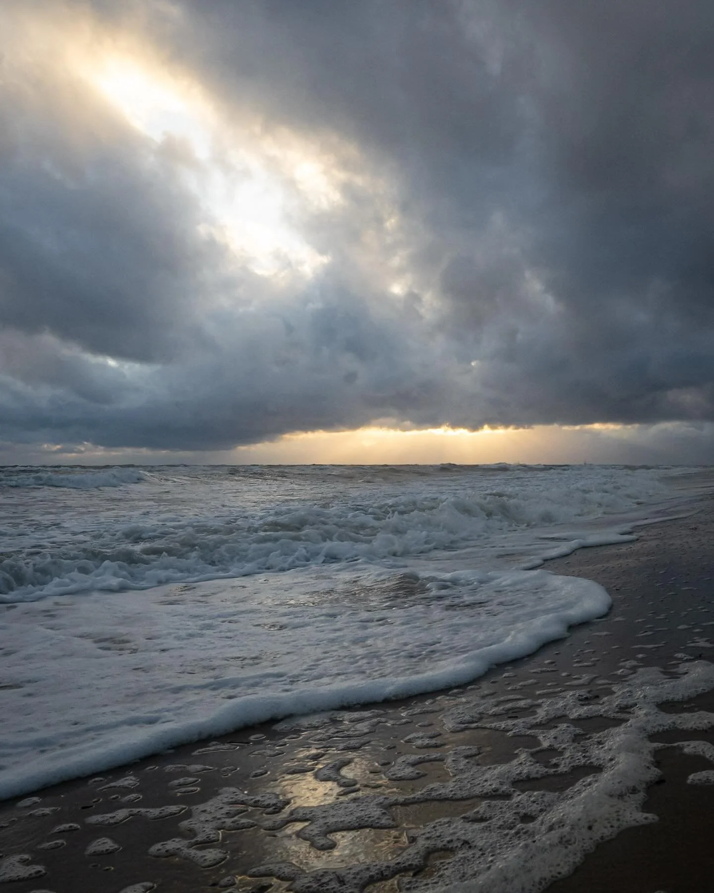 Good morning Erin! 
*
*
*
#hurricaneerin #🌀 #eastbeachnorfolk #norfolkva @suemanganphotography #chesapeakebay #savethebay