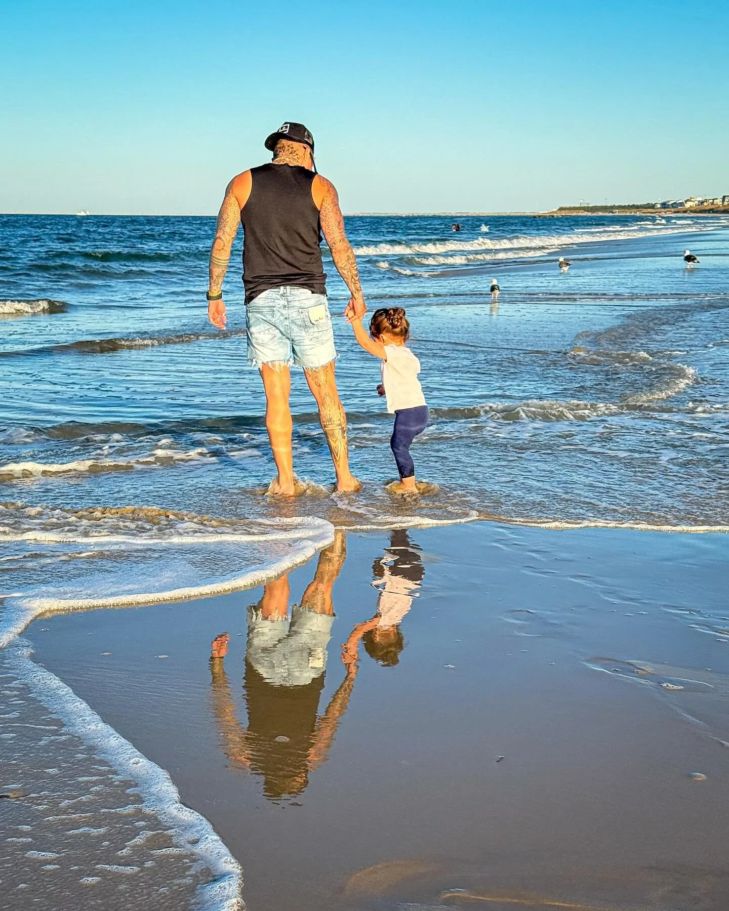 Still nice out there! 
*
*
*
#eastbeachnorfolk #norfolkva #chesapeakebay @suemanganphotography @cityofnorfolkva #savethebay