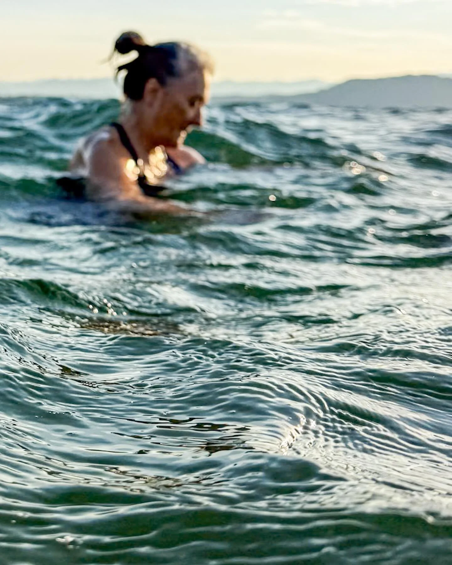 Missing my Siren buddies today. Apparently the water is now 47-50 degrees and they are still taking their morning swim! 
*
*
*
@suemanganphotography #lakependoreilleidaho❤️ #sandpointidaho #morningswim