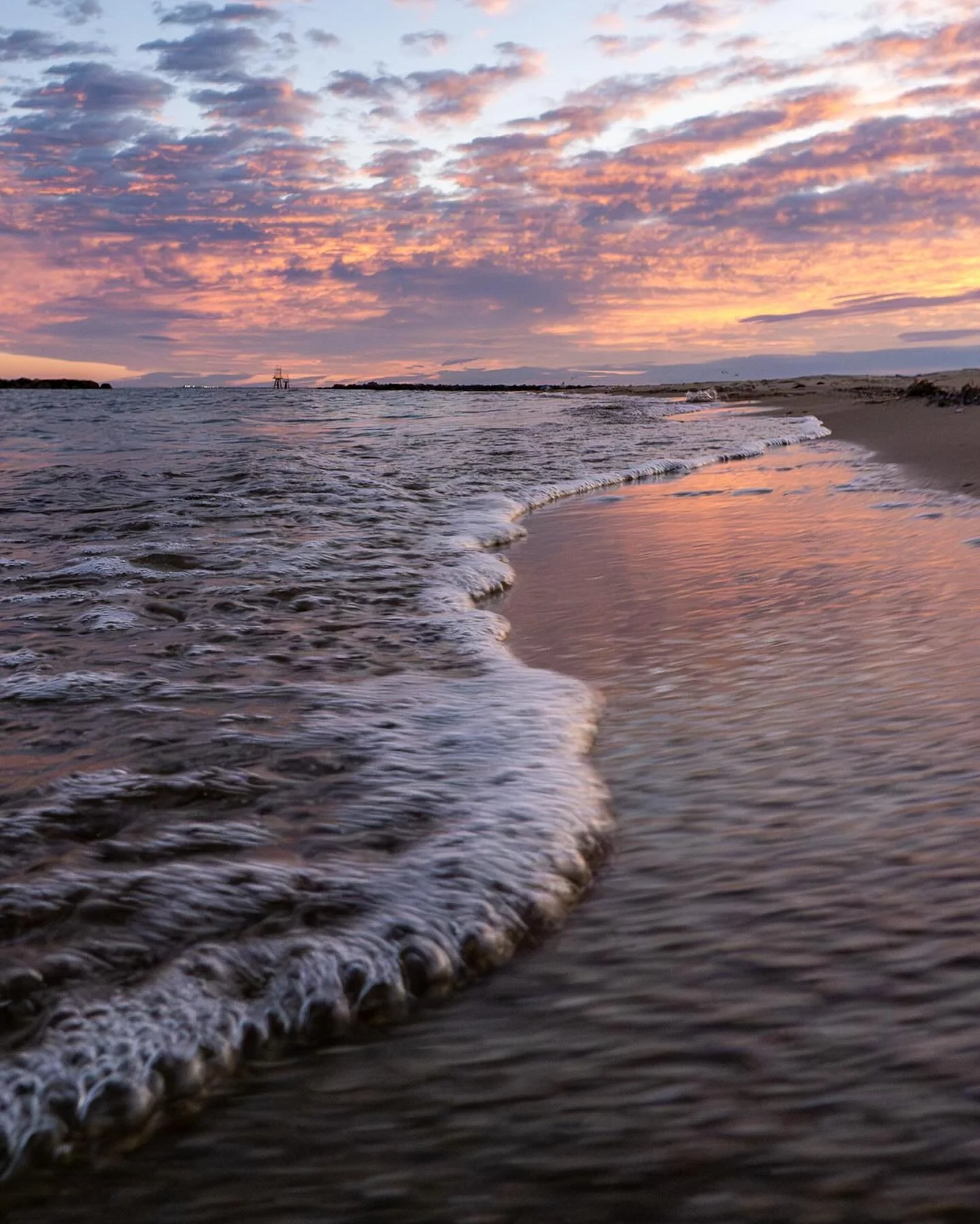 Happy New Year sunrise from my happy place! #chesapeakebay
*
*
*
#keepgoing #happynewyear @suemanganphotography