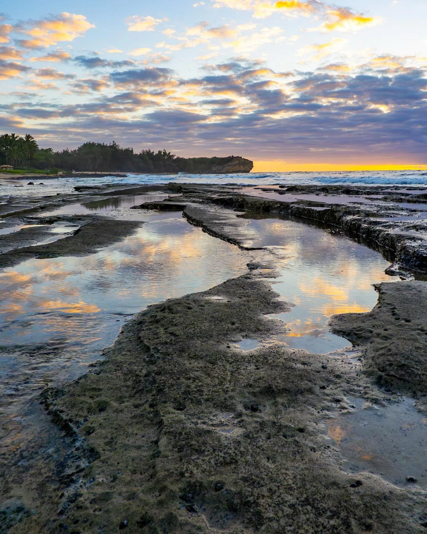 Not bad Kauai, not bad at all! 
*
*
*
#hawaiiansunrise #shipwreckbeachkauai #reflection @suemanganphotography