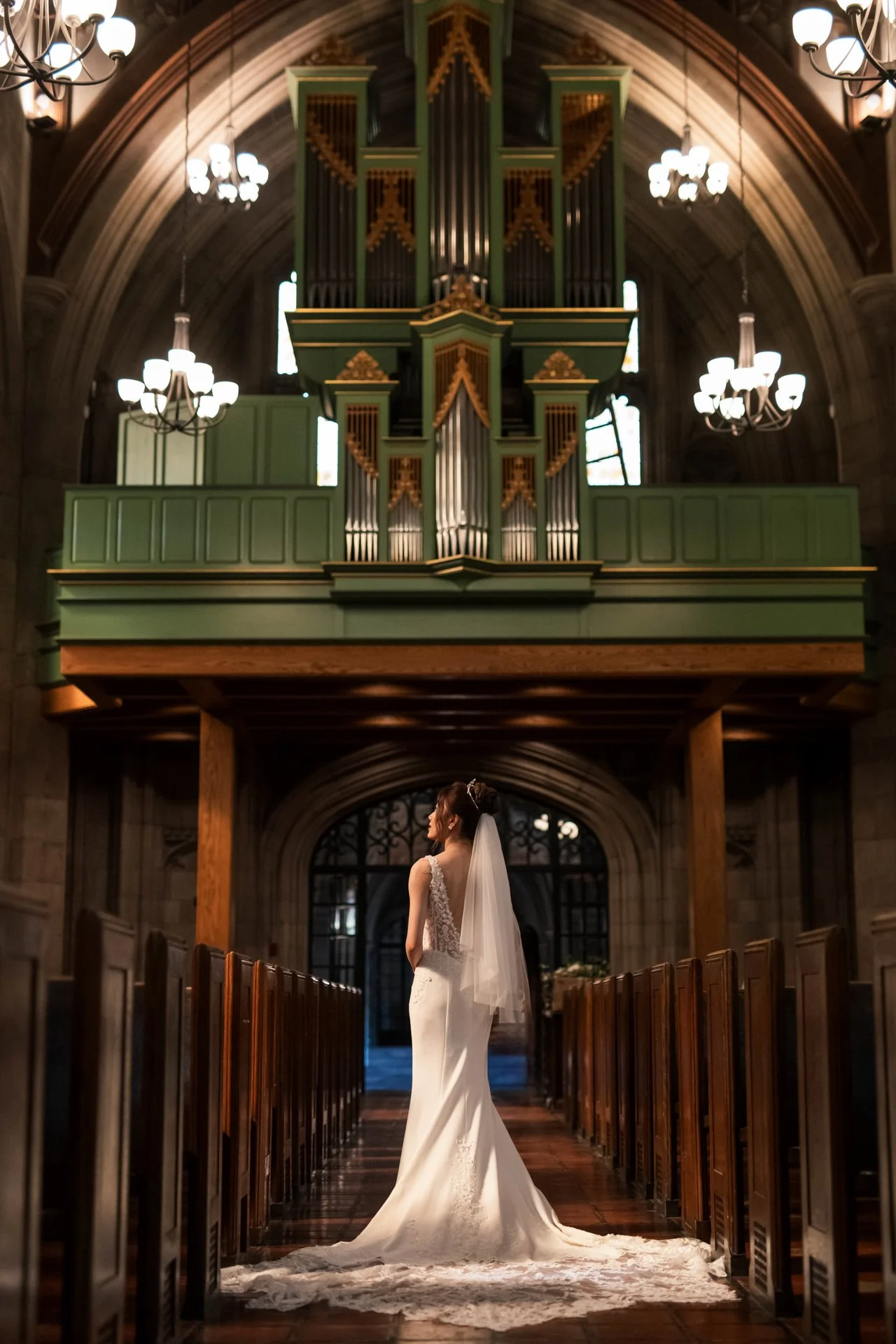 bride-solo-portrait-long-train-knox-college-aisle