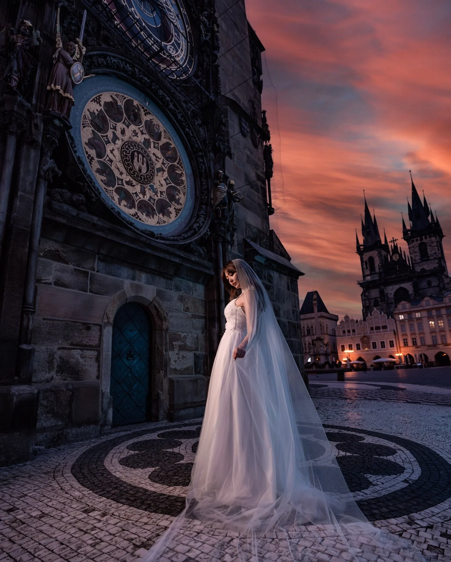 The contrast between the soft bridal tulle and the rigid, historic Gothic architecture created the perfect drama for this session.

Who else dreams of a destination pre-wedding shoot? ✈️

Shot at Muse Chan Workshop.

#WeddingPhotographer #FearlessPho