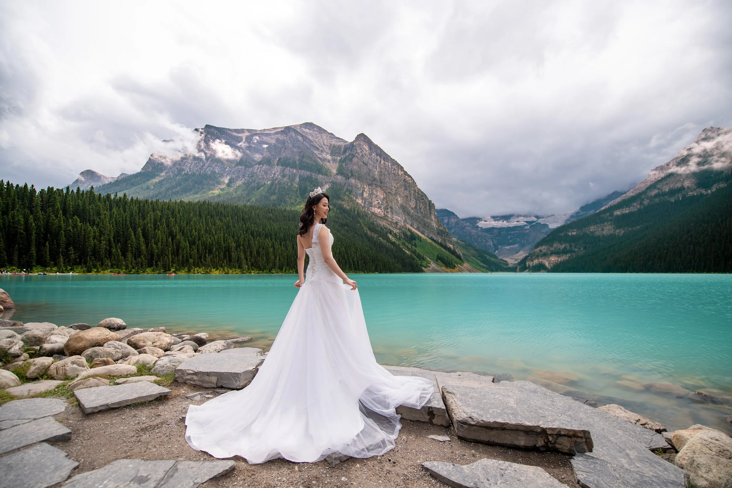 lake-louise-pre-wedding-photography-dress.jpg