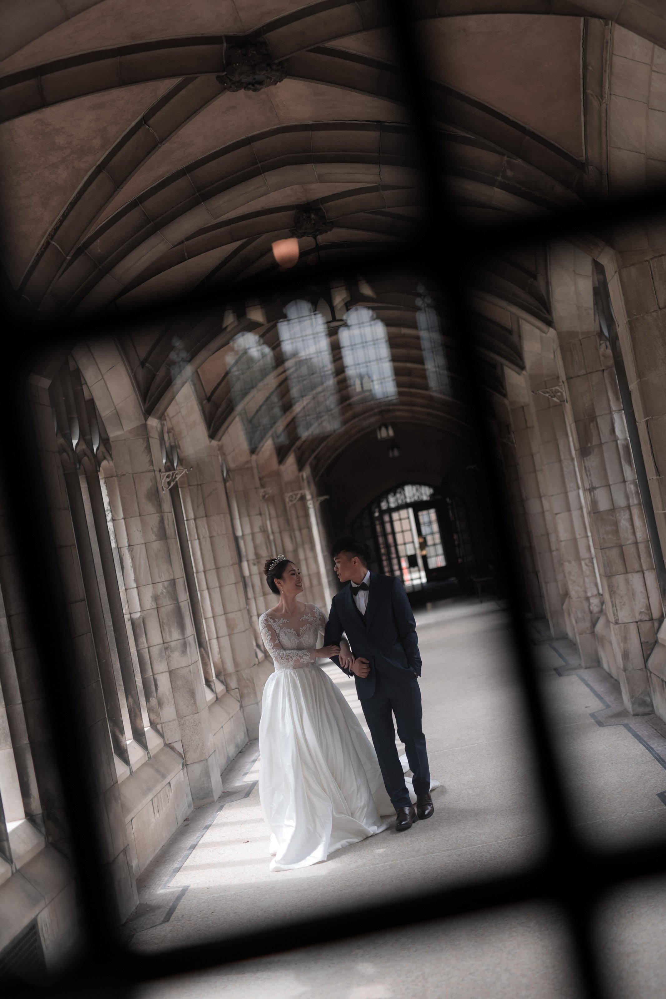 knox-college-cloister-arches-couple-walking.jpg