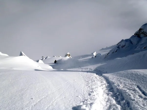 Nick Langowski skiing down Ragged Top into the abyss.