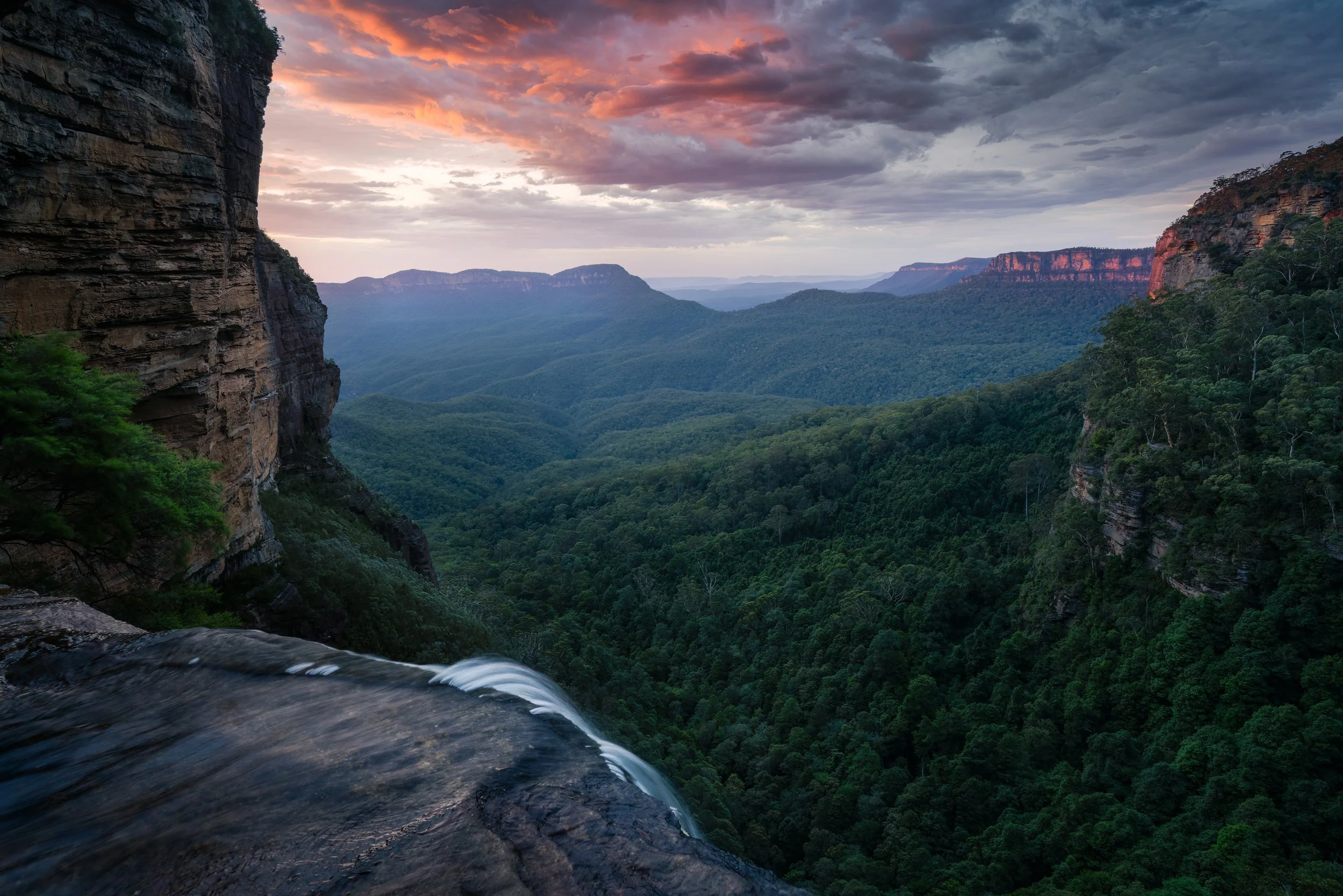 Sunrise looking over The Jamison Valley, Blue Mountains. 