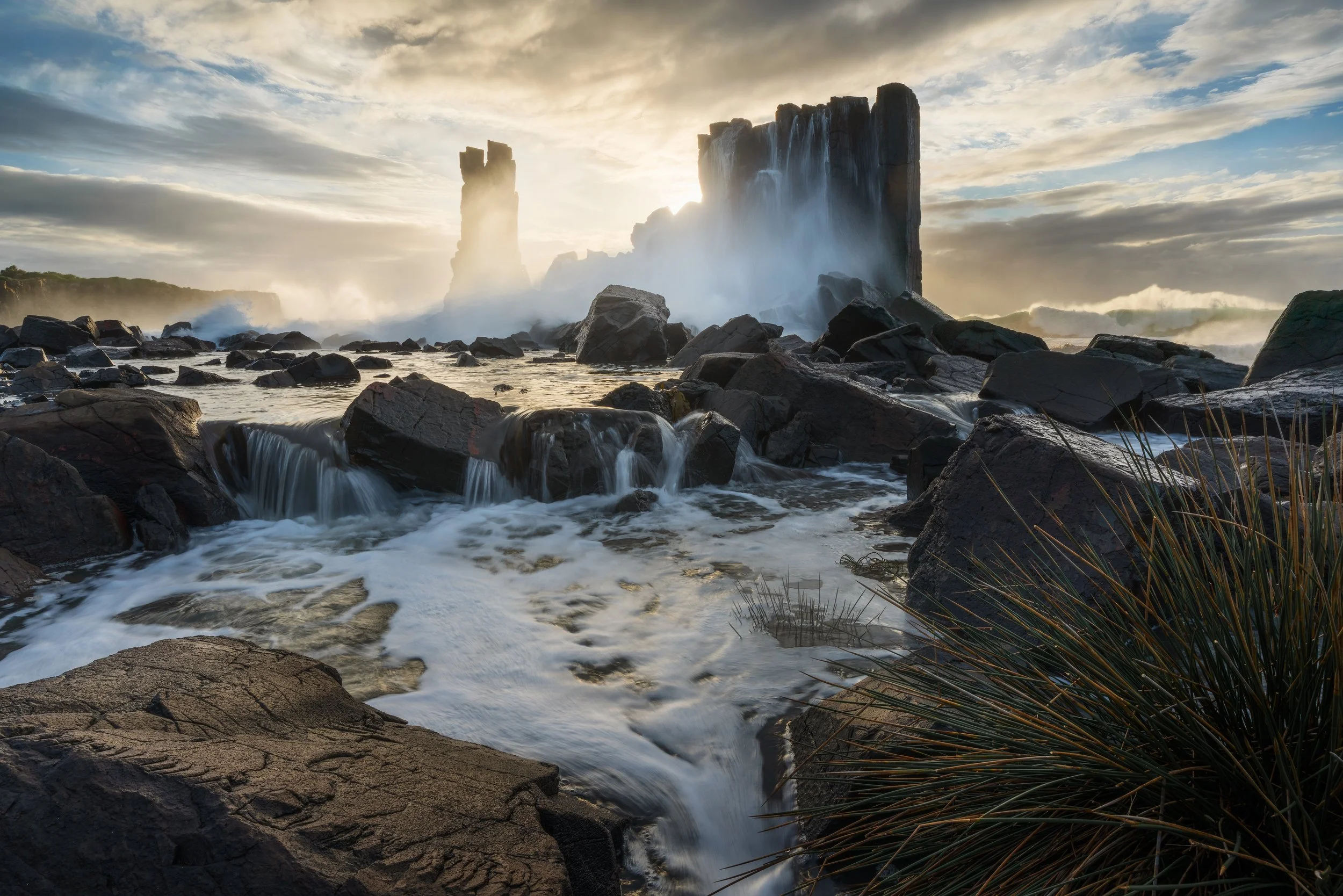 Massive waves at Bombo Quarry