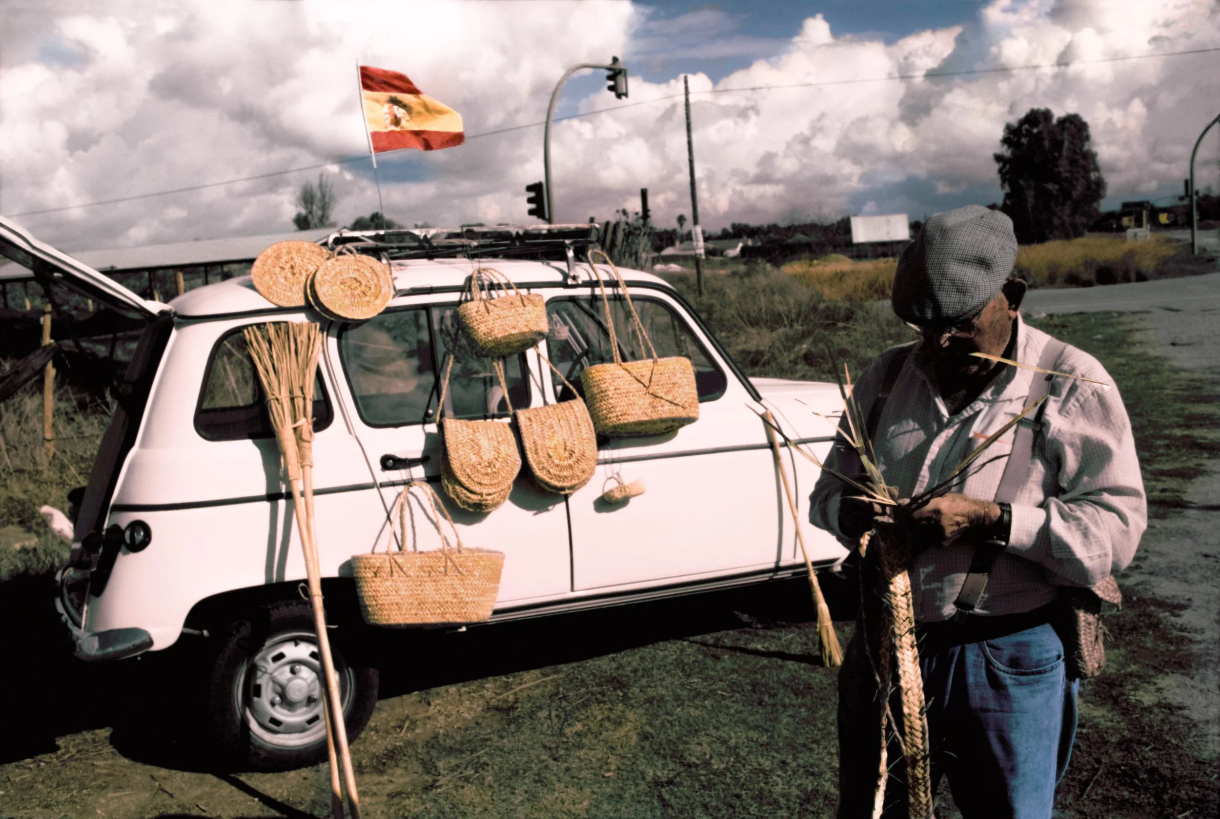 hombre coche sin bordes.jpg
