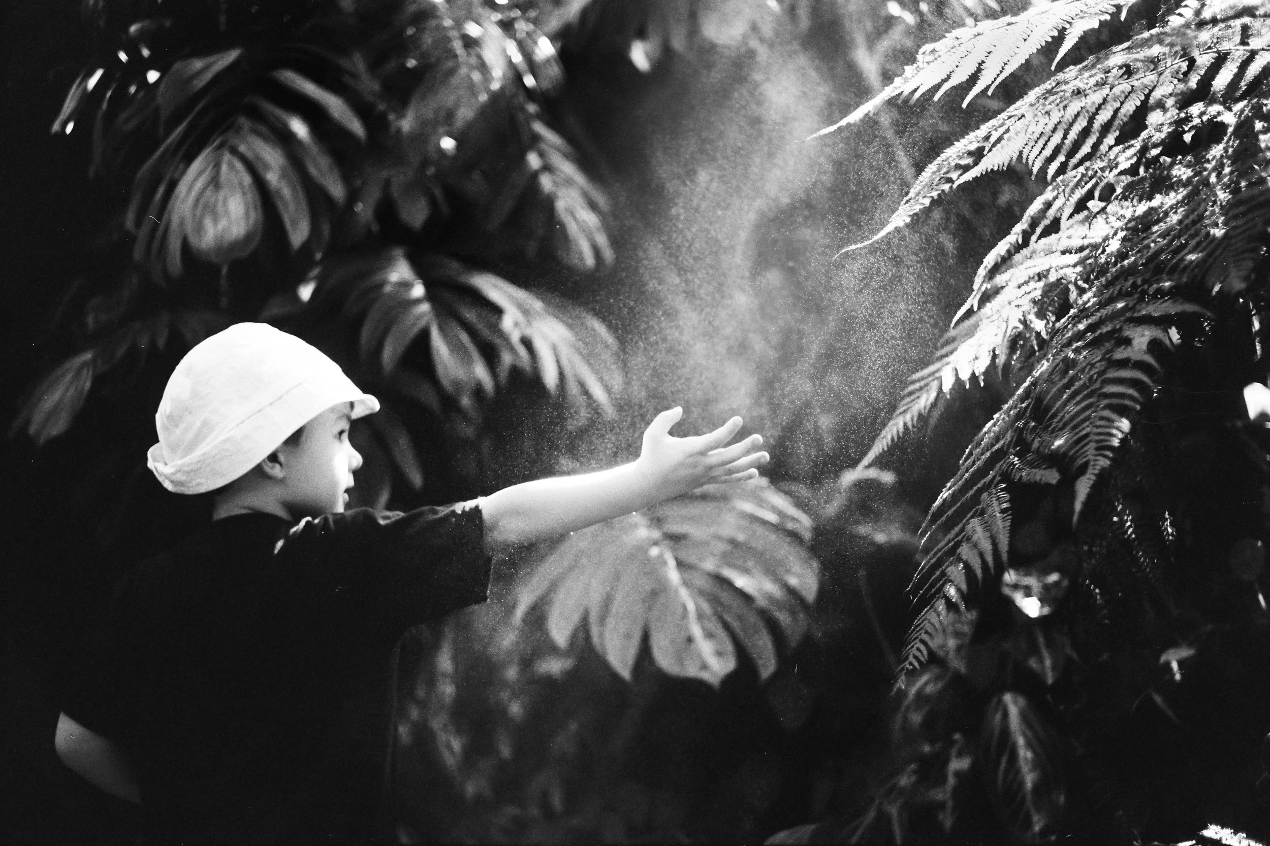 Niño agua 2.jpg