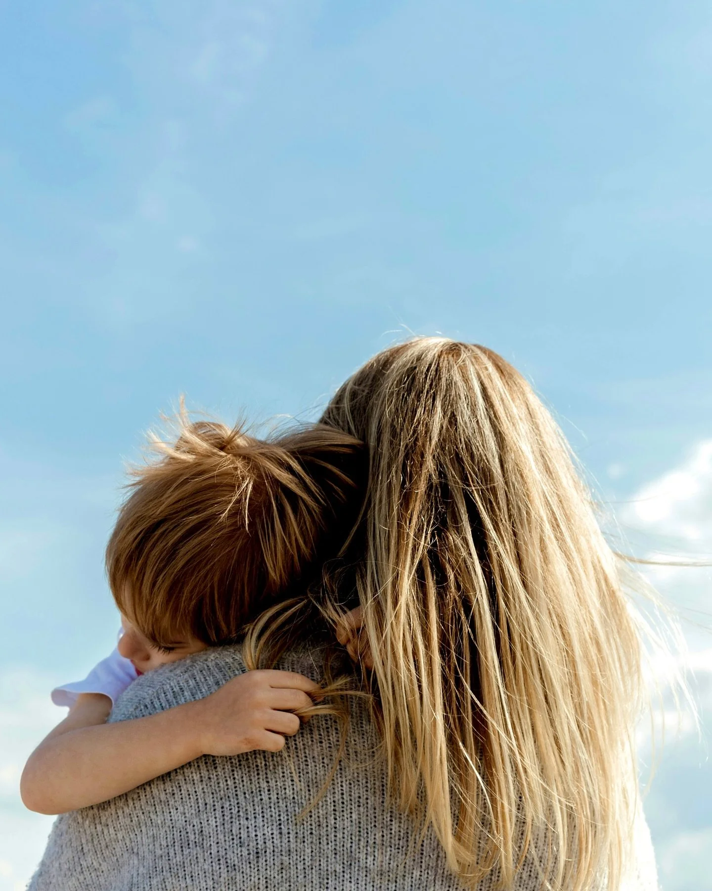 💭 &laquo;La fragilit&agrave; &egrave; come un pugno, cos&igrave; radicata dentro di noi che spesso la usiamo come scudo. Ma quando scopriamo di avere una crepa, e che non siamo solo intrappolati in un&rsquo;armatura, allora proprio quella crepa pu&o
