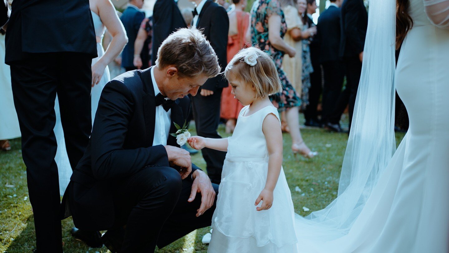 Beneath Sun-Kissed Skies, a Fairytale Blooms: Witness a Southwest Wedding Full of Heart &amp; Laughter! ✨⁠
.⁠
Photography /@photogerson⁠
Videography / @weddingtape⁠
Celebrant / @loveempirewithnikki⁠
Tapas / @tapa_licious_events_catering⁠
Flowers / @b