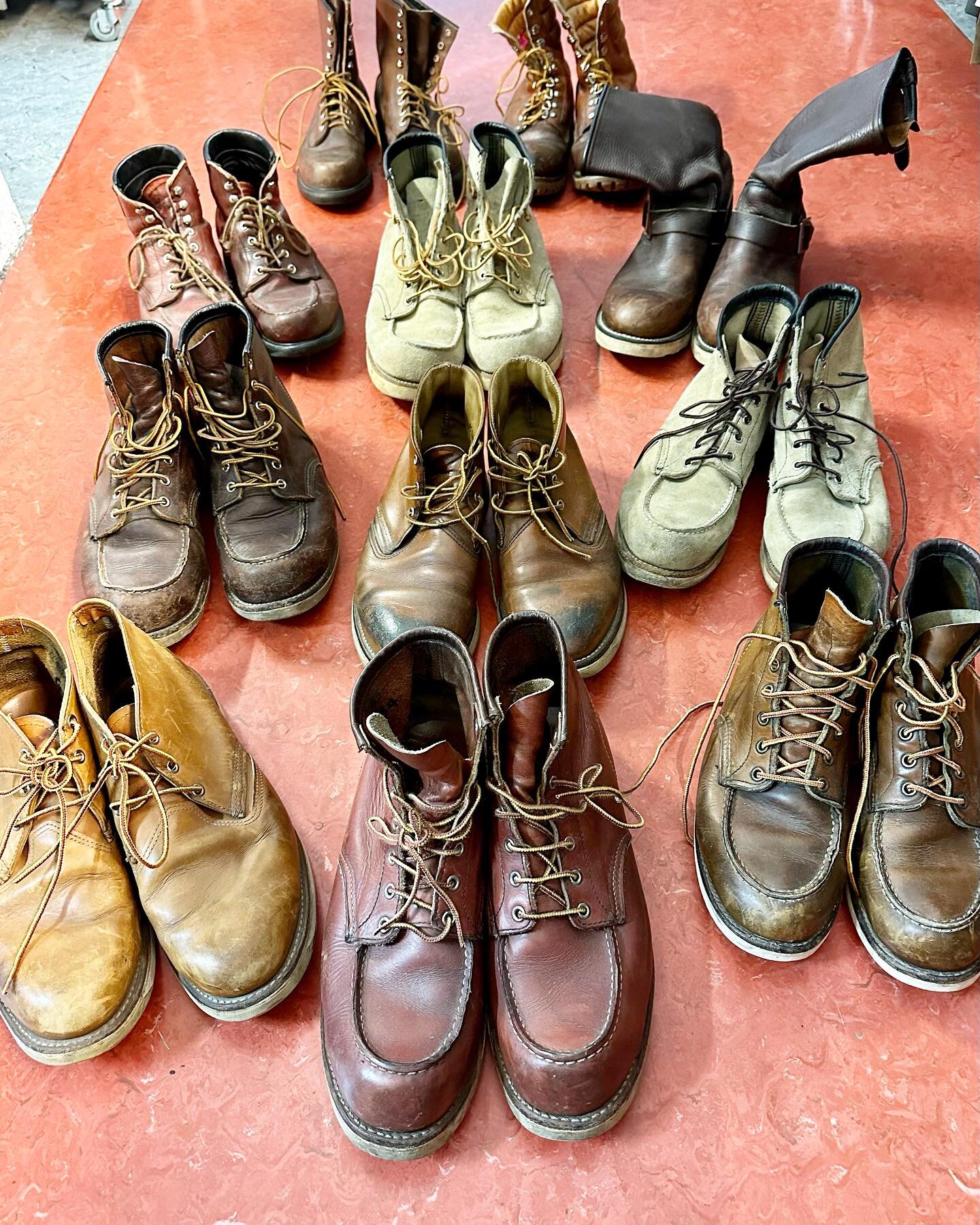 Some boots get better and better the more you walk&hellip;
&hellip;
&hellip;
&hellip;
#redwings #agingbeautifully #workwearfashion #therealthing #agedbytime #archive #costumearchive #archivedfashion #vintageworkwear #costumedesign #commedescostumes