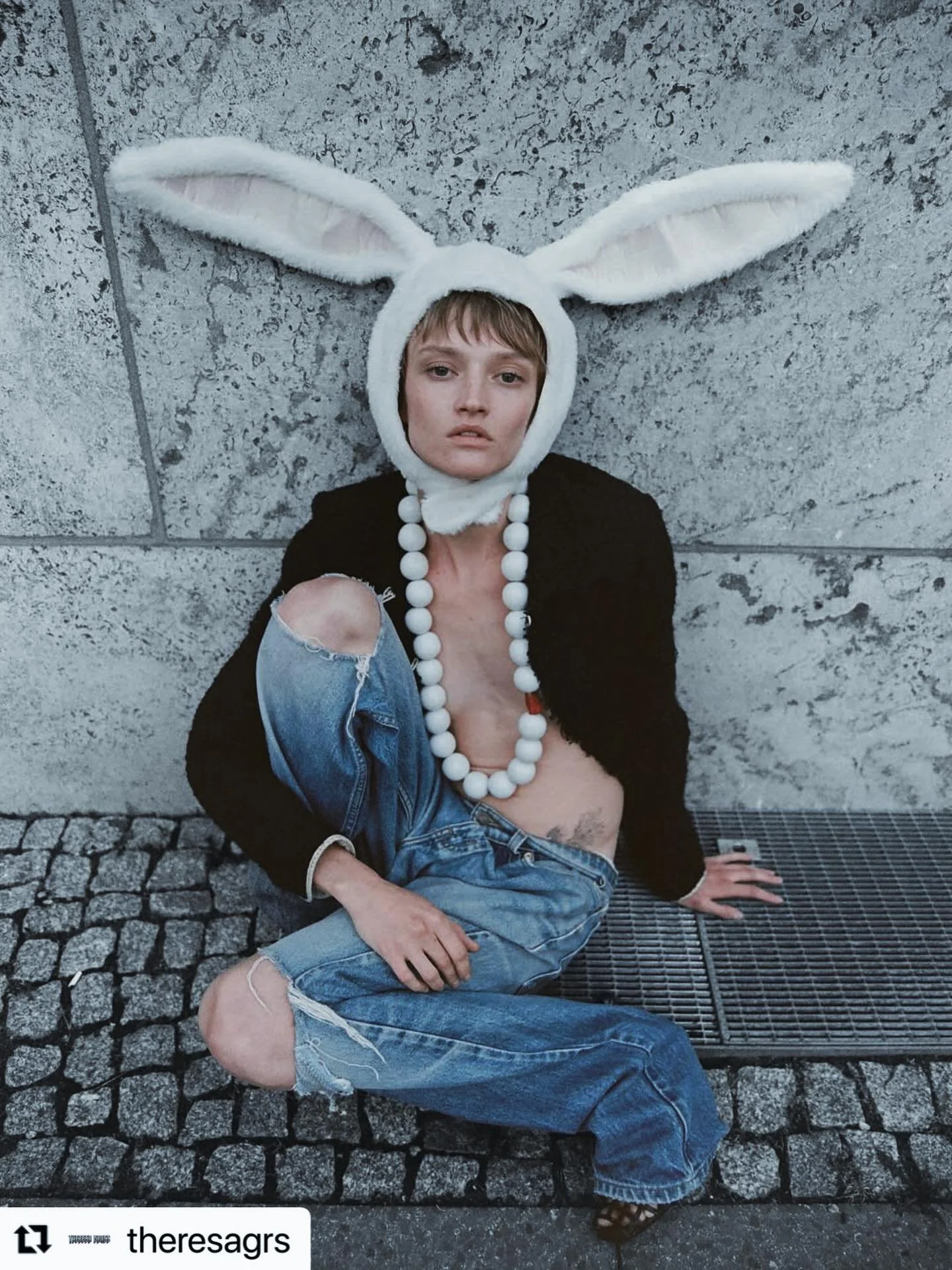 Chanelbunny 🐇
…
…
…
🙏 @theresagrs for your wild humor and cool choices❣️
#archive #fashionarchive #preselectedcostumes #curatedfashion #fashionfuckery #sustainablecostumes #editorial #nakedwithoutus #commedescostumes