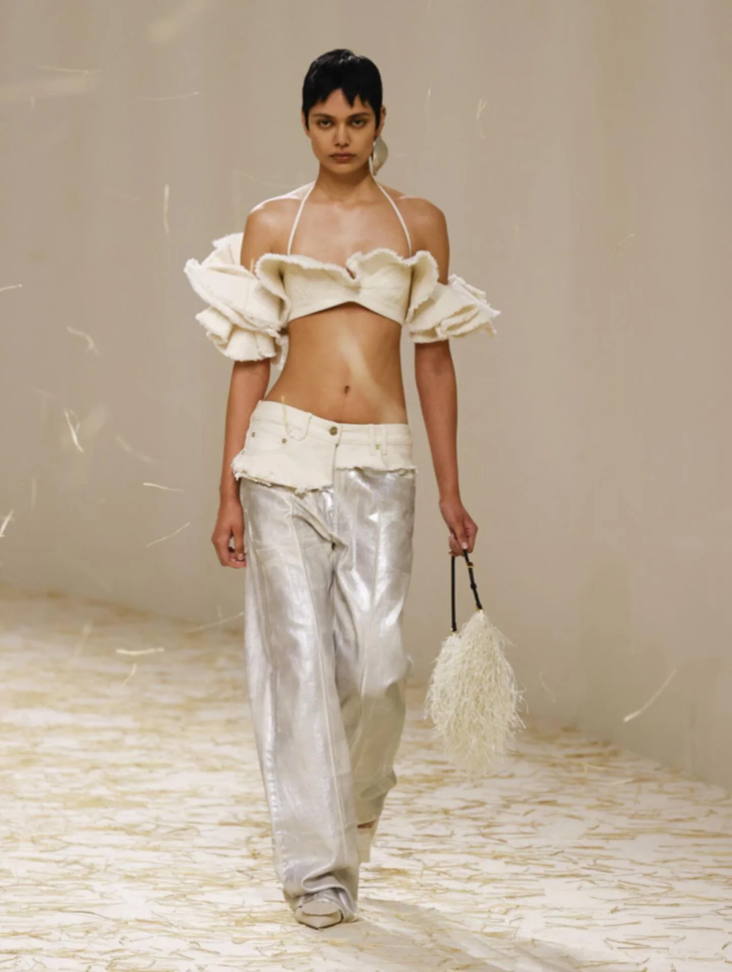 Summer 2023 in the pines…
…
…
…
@jacquemus #laraphia #summer‘23 #silverjeans #customisedfashion #archive #fashionarchive #curatedfashion #costumecollection #costumedesigner #nakedwithoutus #collectorsroom #commedesco