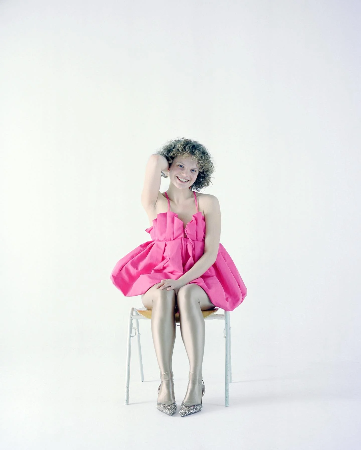 Pink flamingo🦩
…
…
…
🙏 @ann.lieberhaller for giving the #pinkdress🎀 a stage in @sleekmag pics @gia.soeder 
#pinkpinkpink #fashionarchive #archive #vintagecollection #fashioneditorial #collectorsroom #costumedesign #stylingarch