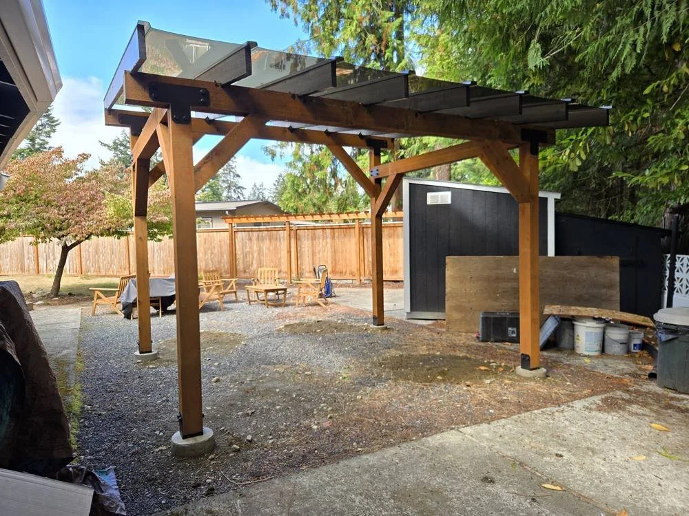 Freestanding timber patio cover with premium polycarbonate roofing in an Edmonds backyard