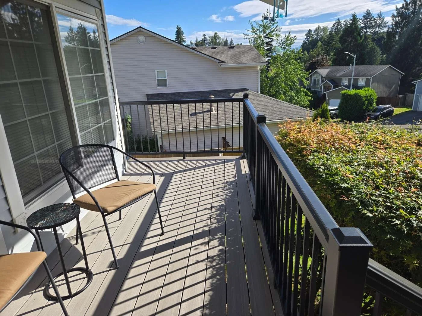 Lake Stevens front porch with PVC decking and black aluminum picket railing