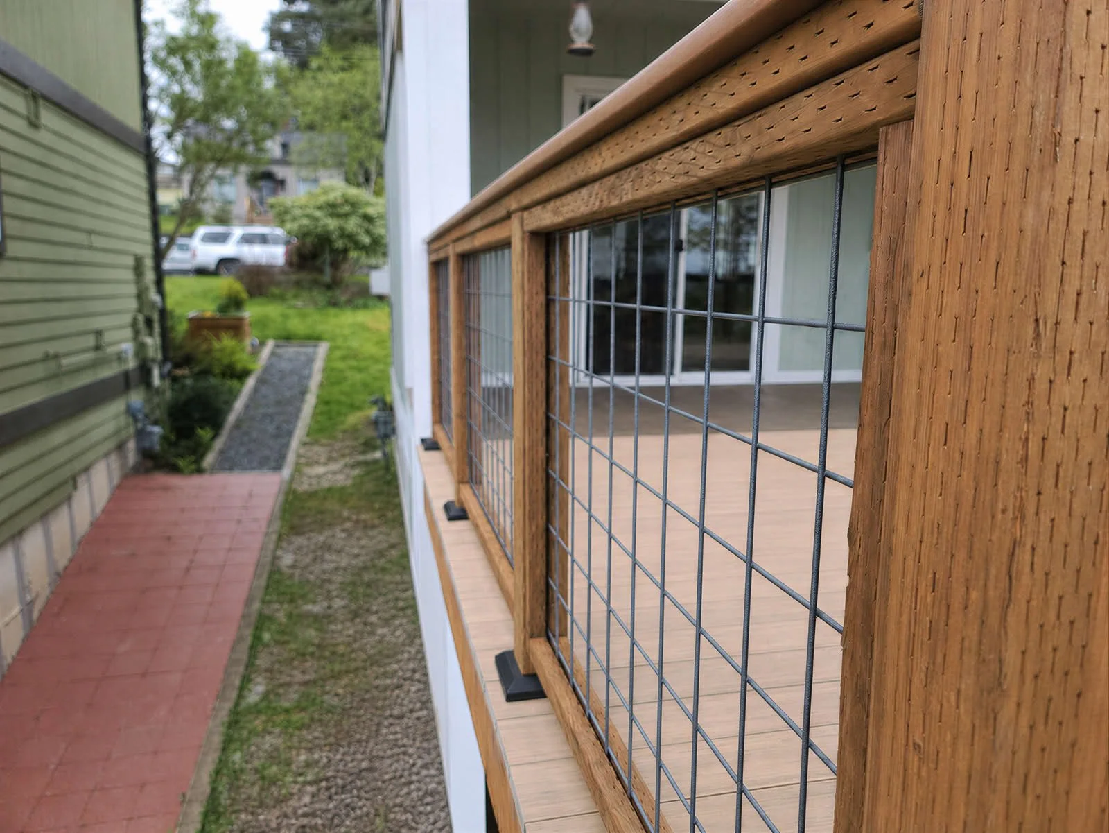 Wood Hog Wire Railing Detail_resized.jpg