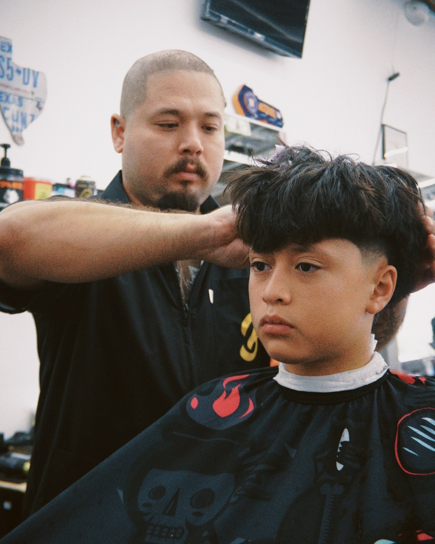 Sharp cuts, fresh fades, and a hometown vibe. Ready for a new look? Book your spot at the best barbershop in Houston! ✂️ @changebarberstudio