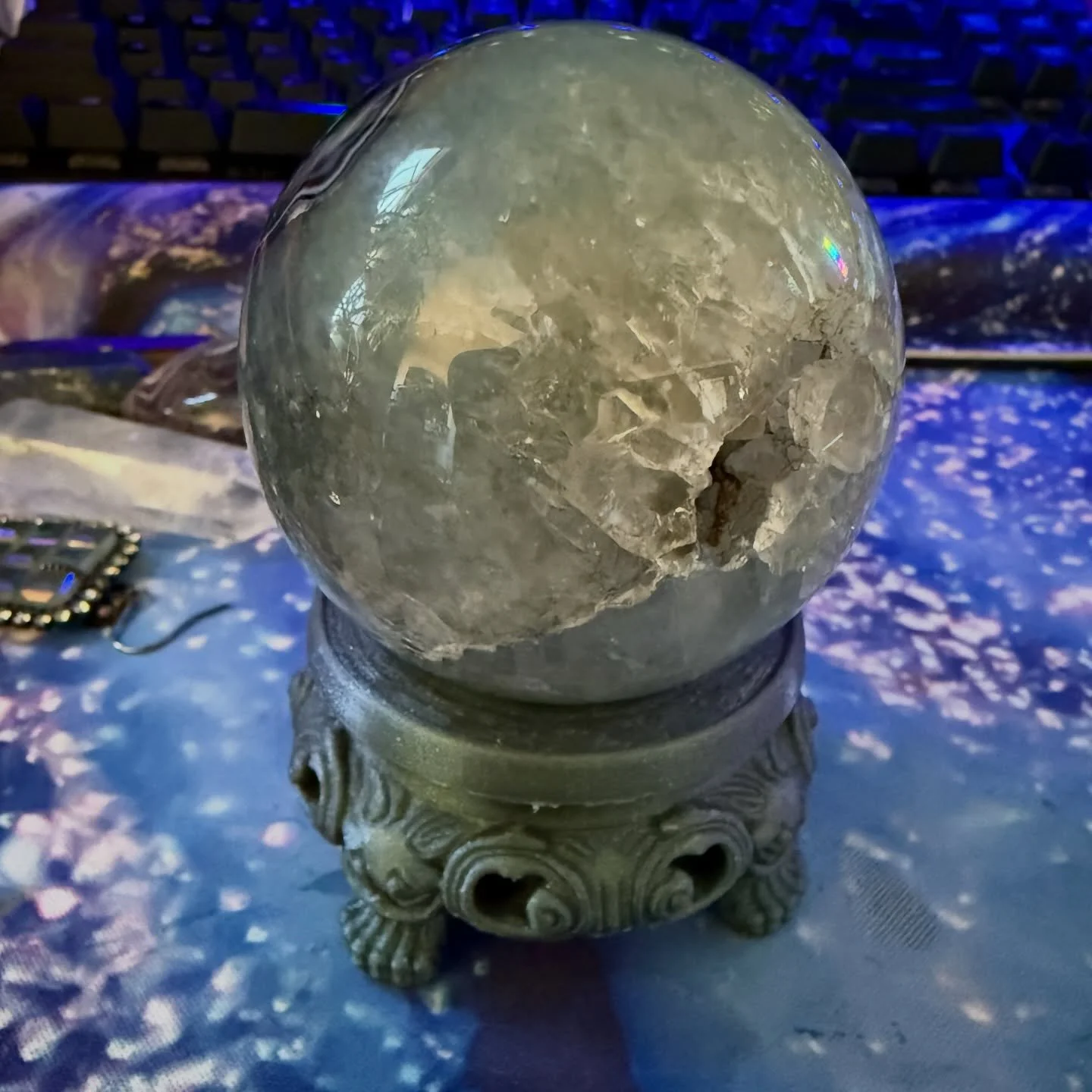 An ode:

Yesterday I bought a beautiful crystal ball, but it just rolled around my shelf. 
Today my crystal ball rests peacefully on a beautiful stand, in a perfectly complementary color. 
Gods I love 3d printing. 

😂

#theprismdragon #3dprinting #w