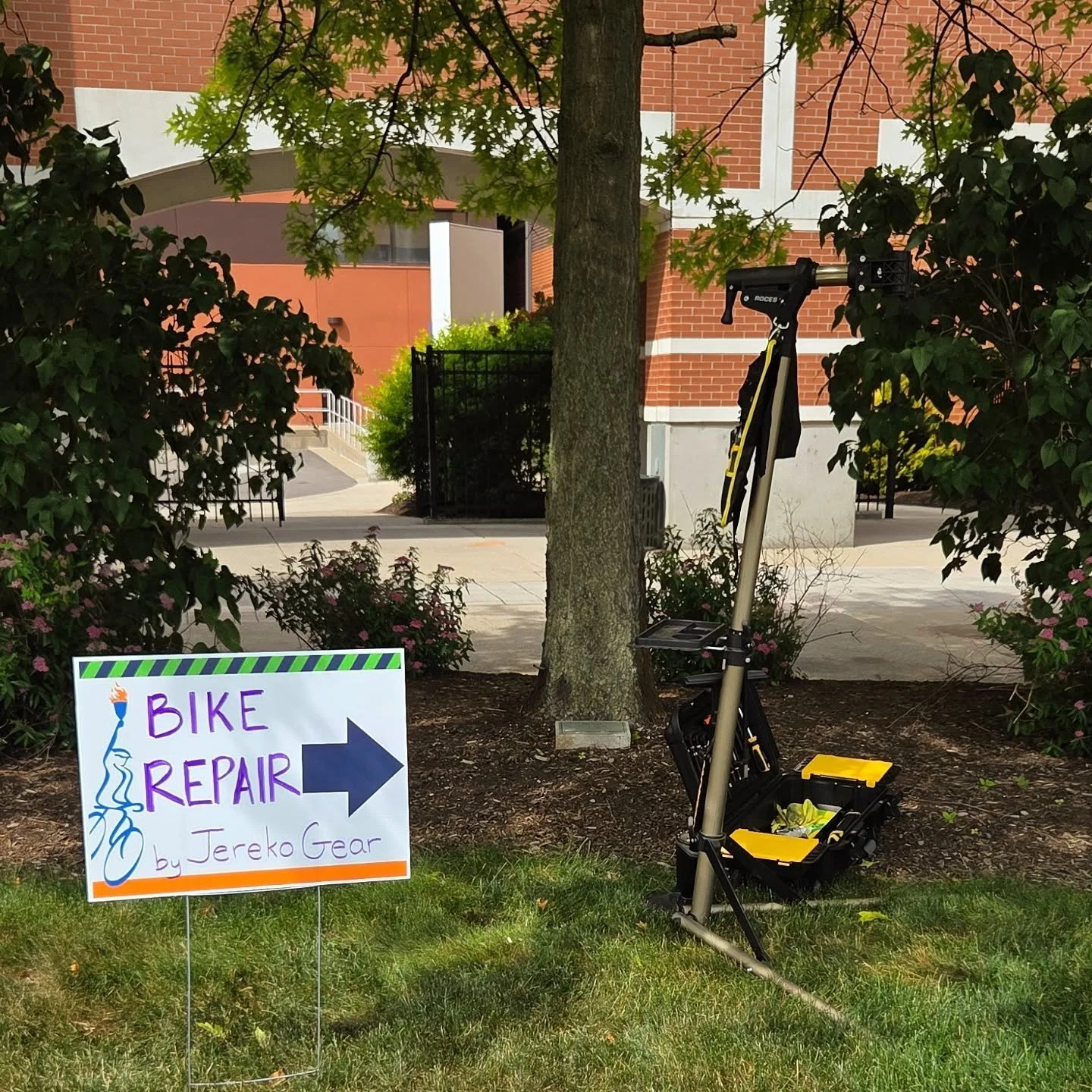 Thanks to everyone who stopped by to get their bikes checked at Ride For Roswell this weekend and good job to everyone for battling that killer head wind. 
.
.
.
.
#outdoors #adventure #cycling #bike