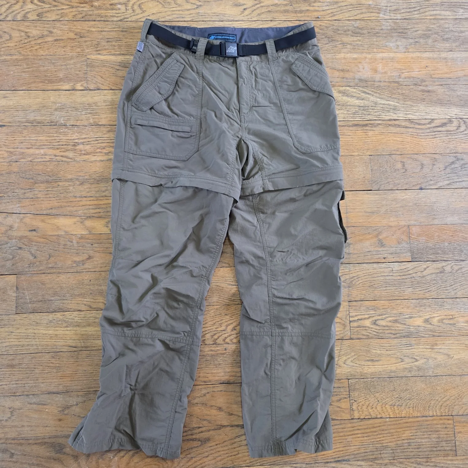 Eastern Mountain Sports  Camp Cargo Zip Off Pants, Women's 10-Short (Consignment)