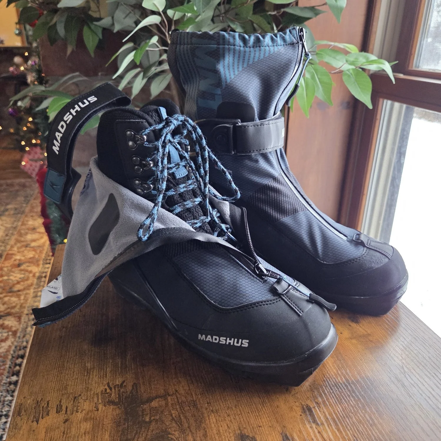 Madshus F22 Panorama MNT Ski Boots, US 9/EUR 42 (Consignment, Like New)