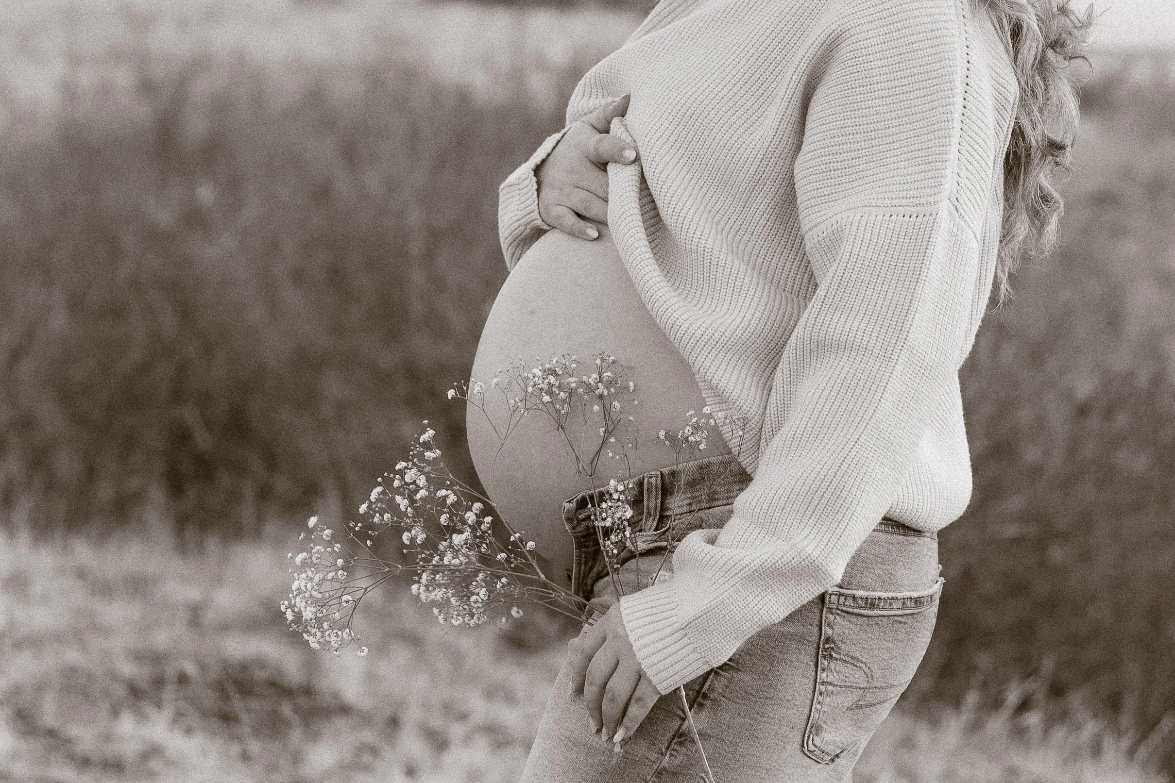Amanda Maternity Session_Kaitlins Lens.jpg