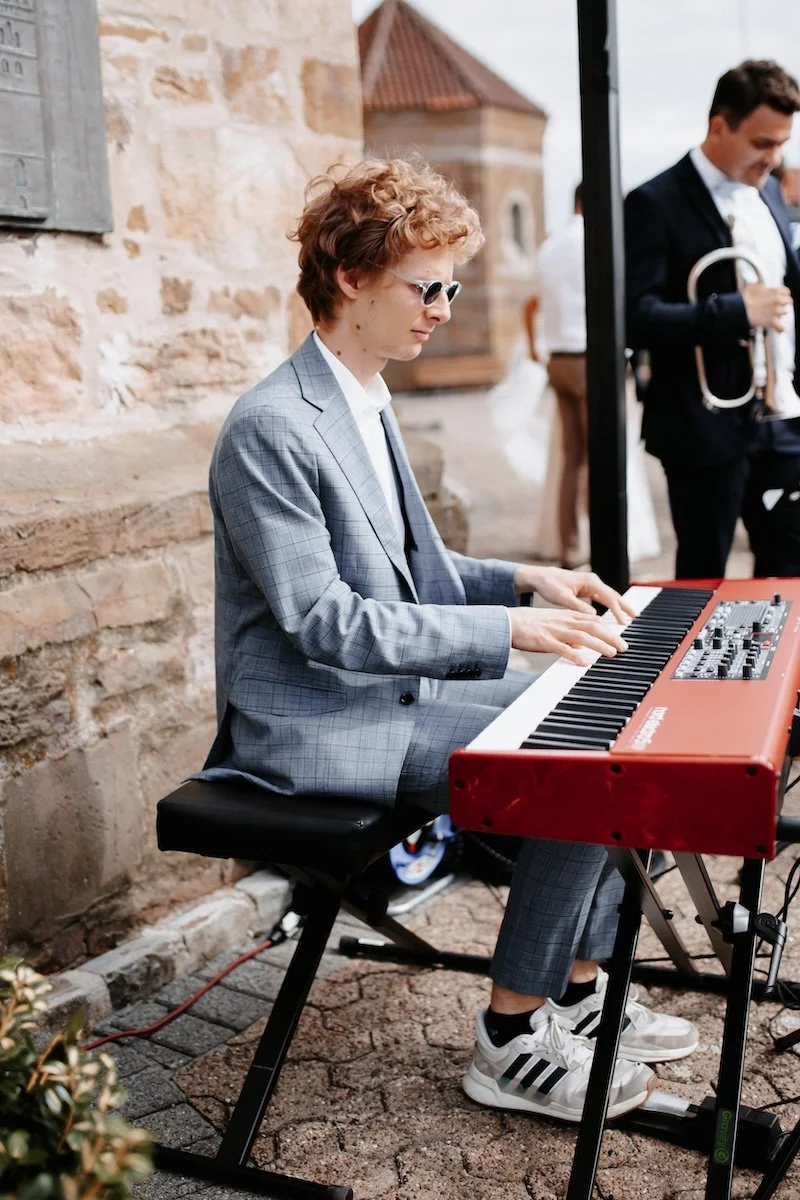 Ein Pianist am Klavier