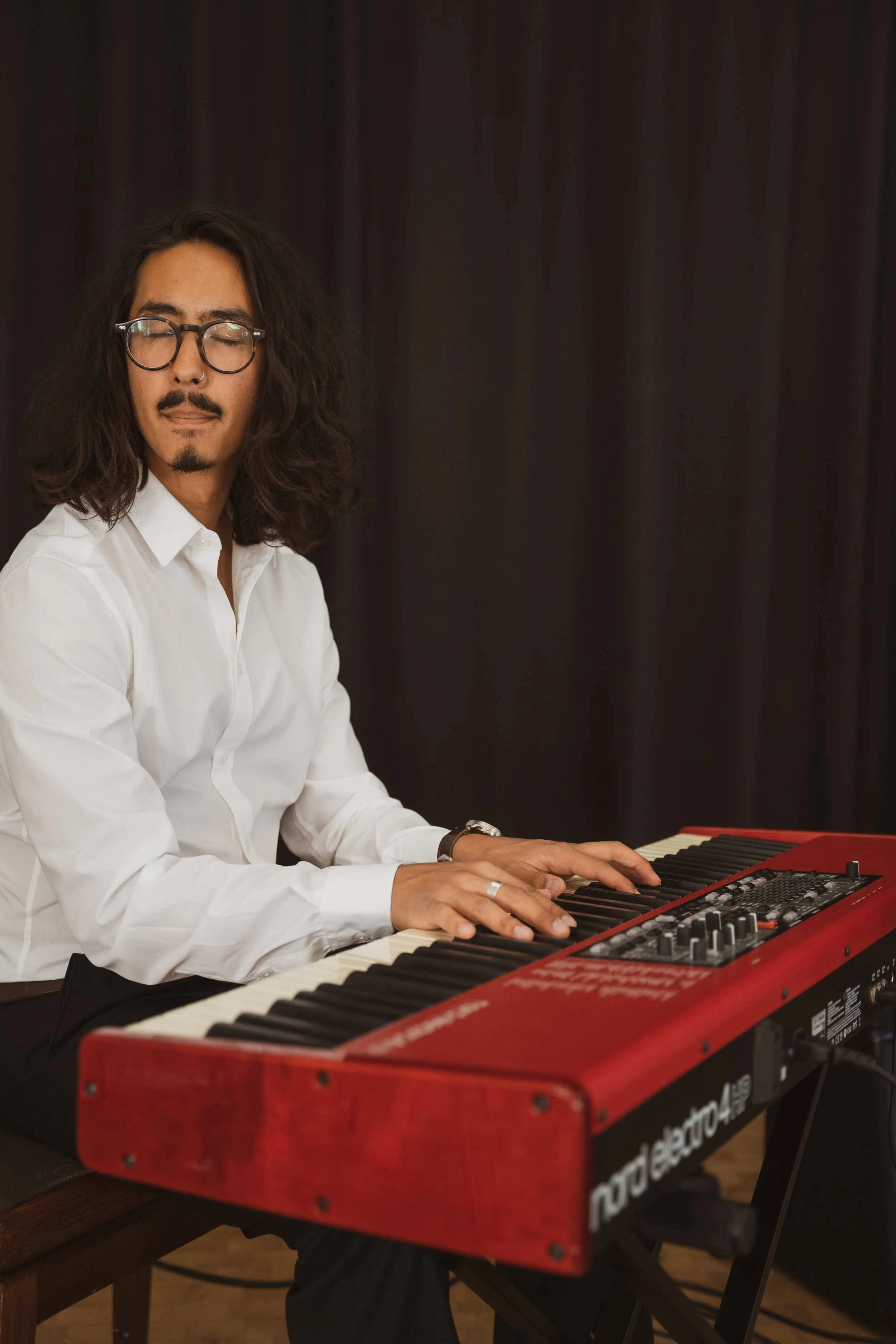 Ein Pianist am Klavier