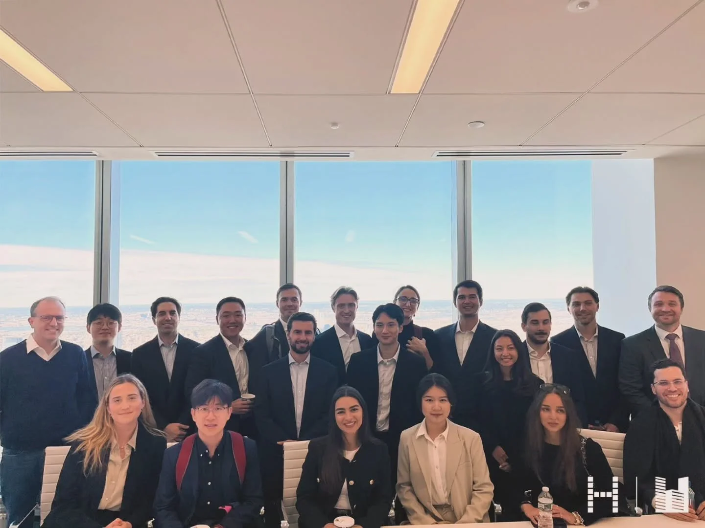 Last Friday, GSD and HBS students attended the Fall 2025 NYC Real Estate Trek, organized by @harvardareb. The day offered an inside look at the city’s dynamic real estate landscape — from development strategy to hospitality and finance. H