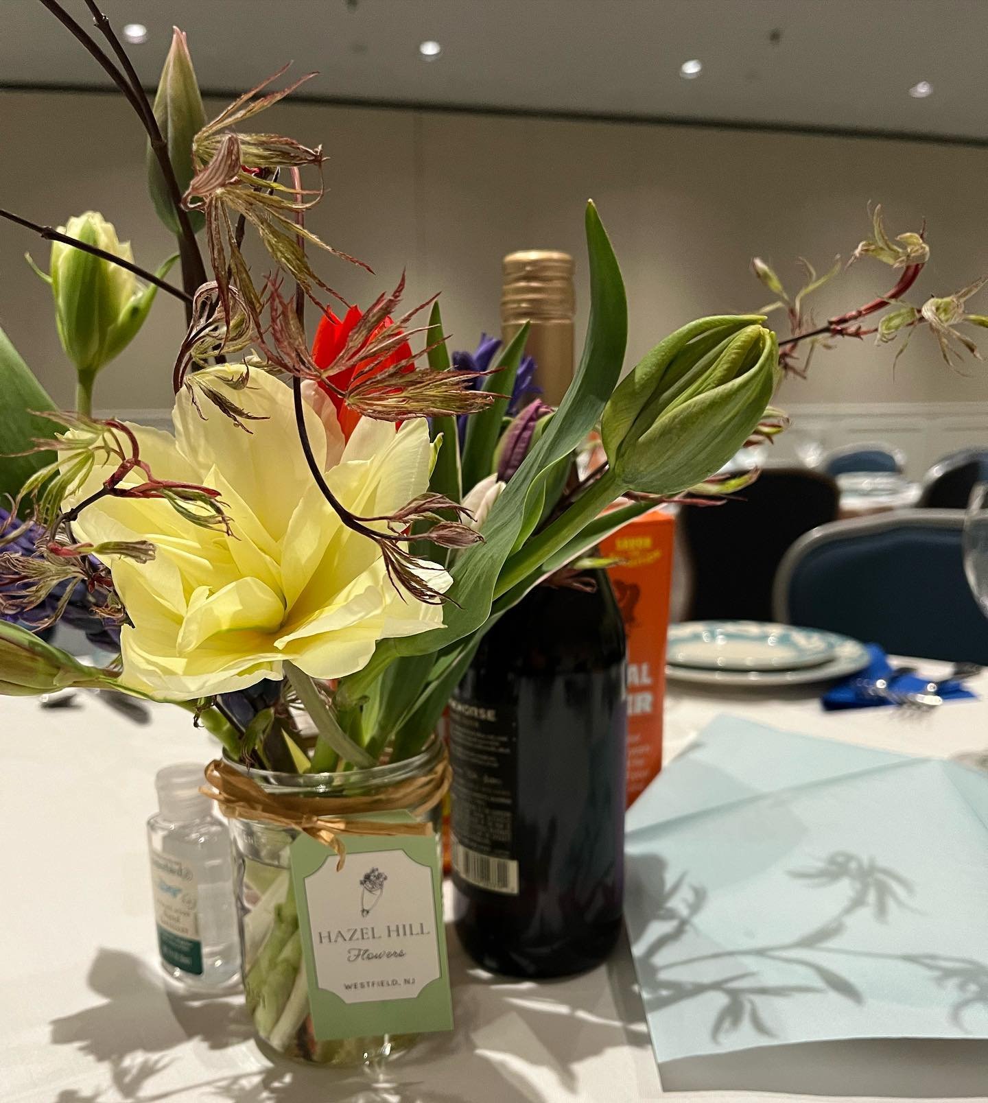 Had a great time supplying flowers for the annual Women&rsquo;s Seder at @teewestfield ! Nothing like tulips and hyacinth to welcome the festival of spring 🌷✨
&bull;
&bull;
&bull;
#flowerfarmer #farmerflorist #gardenstate #zone7gardening