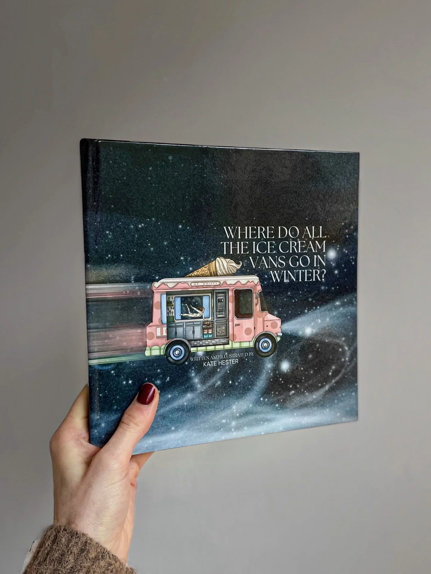 I don&rsquo;t often talk about this, but I love to write stories along with my illustrations&hellip;
Last year I created this book for @katrinahe &hearts;️ it was a quiet project that somehow taught me more about myself than I expected.
I&rsquo;m slo