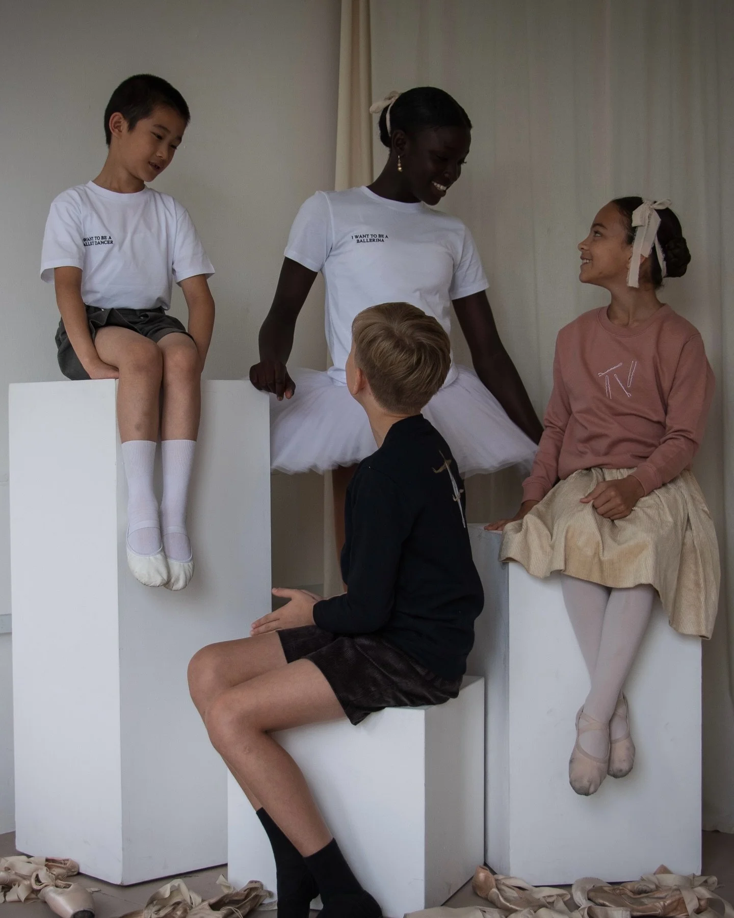 ✨ BLACK FRIDAY!✨

Today is the last full day to enjoy 15% off sitewide in my shop with the code BALLET15 &hellip;

If you&rsquo;ve had your eye on a tee, jumper, tote or print, now is a lovely time to treat yourself or choose a Christmas gift for a d