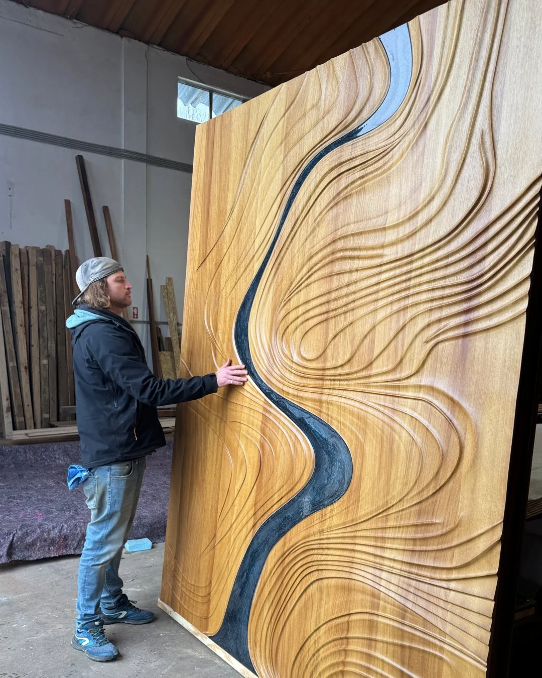 Saumarra door being carved in the workshop