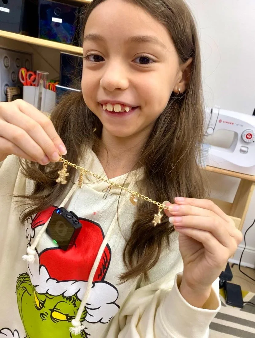 Jewelry-making-project-at-konekt-camp