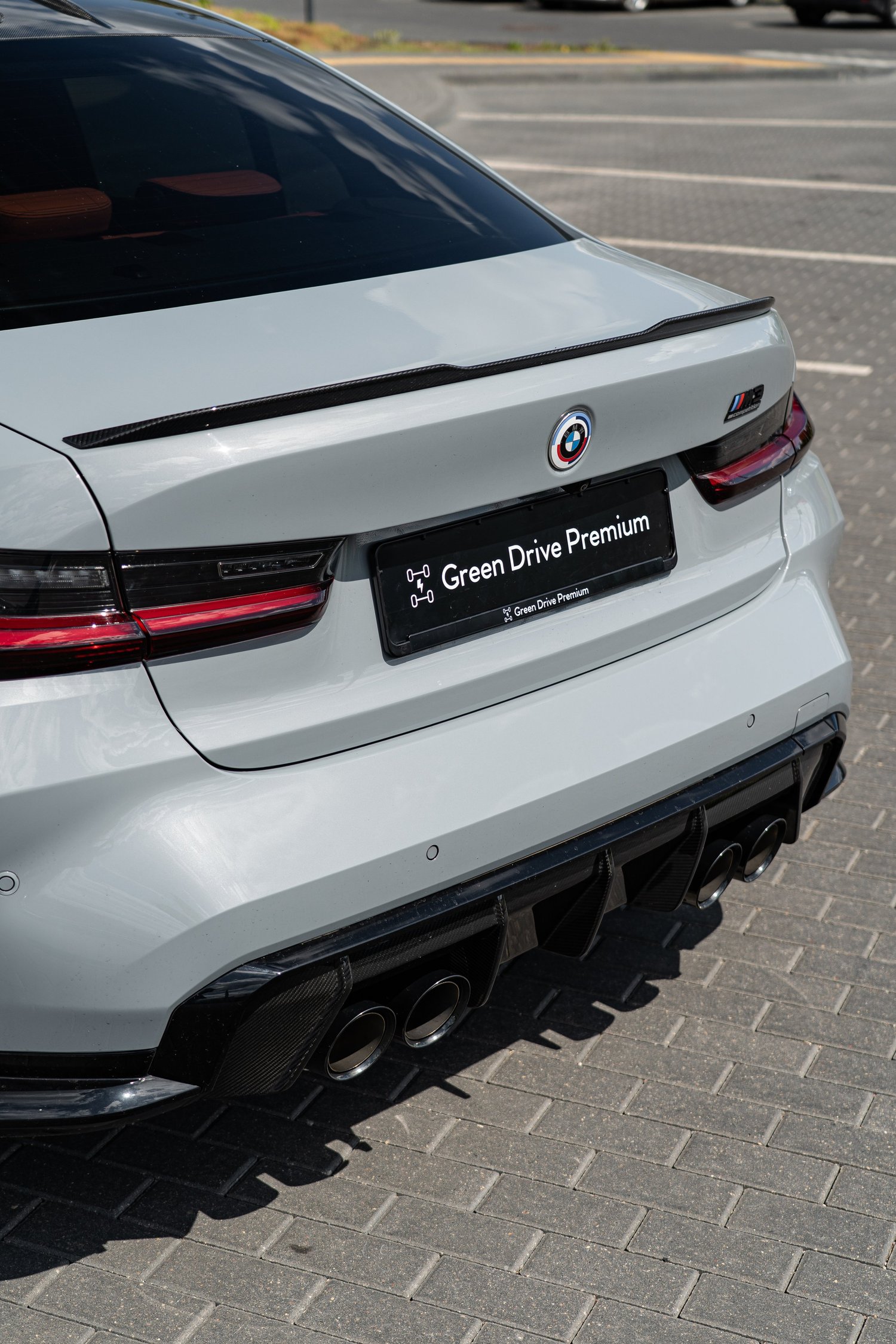 BMW galinė dalis, spoileris ir numerio lentelė