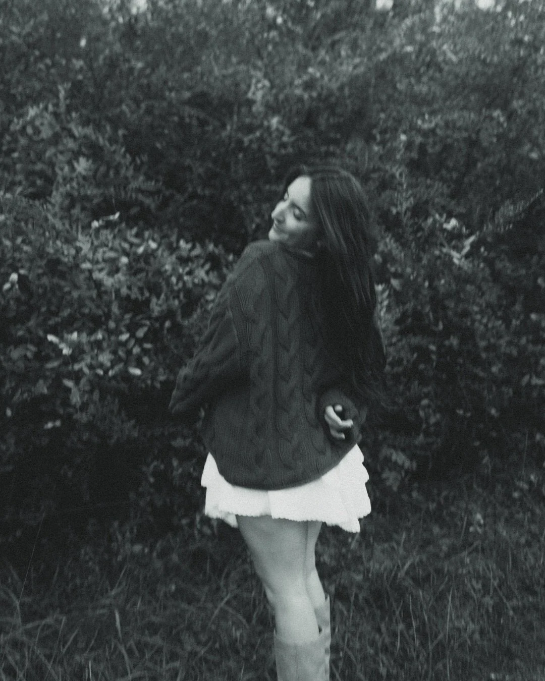 cheers to 2025 :) i love every single last one of ya <3

photo of me taken by @robinmcraephotography edited by me :) 
post inspired by @kariclairephotography she&rsquo;s actually a queen (ily)

#tennesseephotographer #tnphotographer #2025wrapped