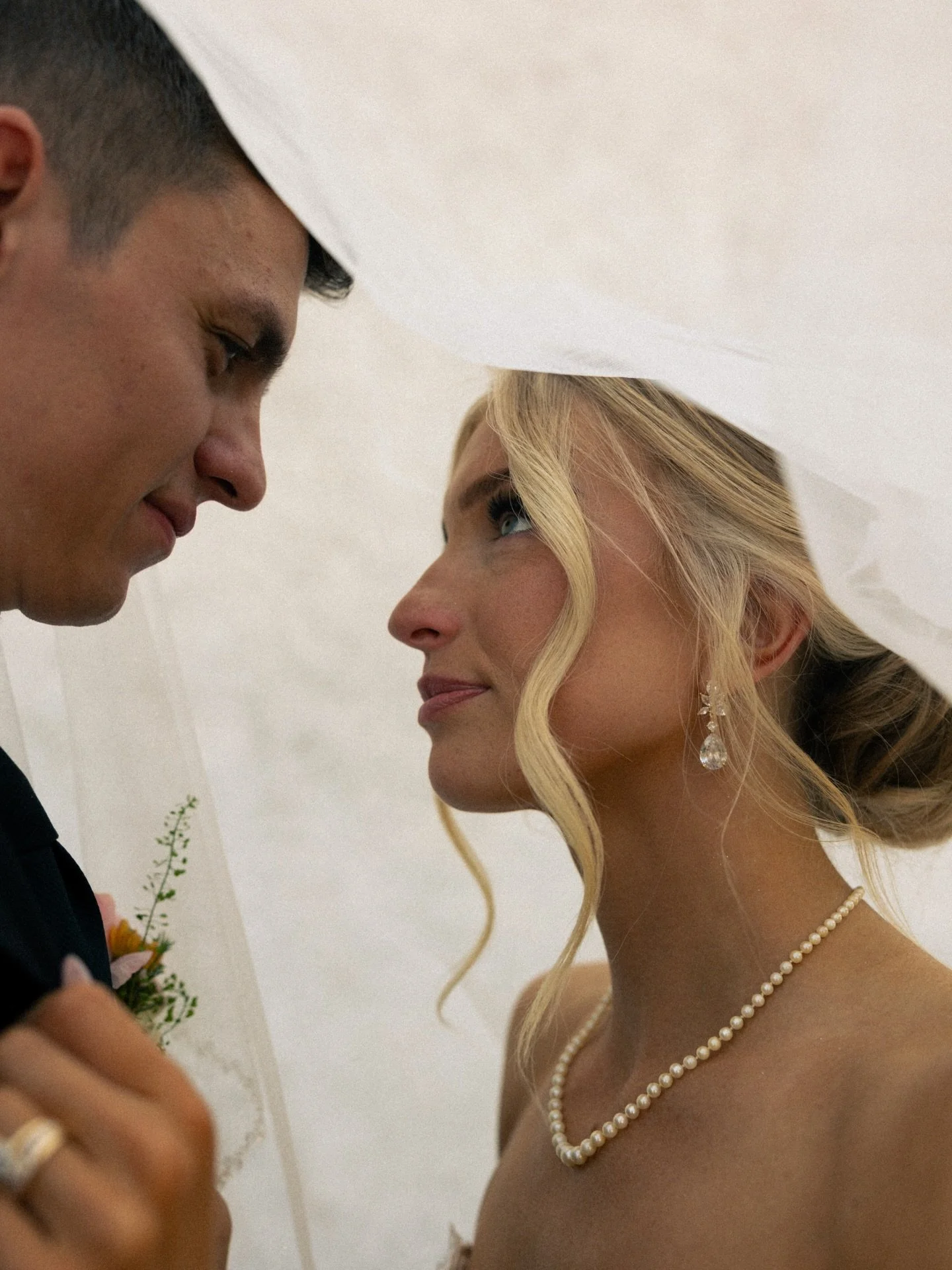 just a few from the pohlad wedding that i can&rsquo;t get over ❤️

venue: @howe_farms 
photography: @savanahmariephotography 2nd: @brooklynjeanphoto 
florist: @flourishflowersknox 
planner: @taylormadeweddings.tn 
hair: @hairbyalexischatt 
mua: @mega